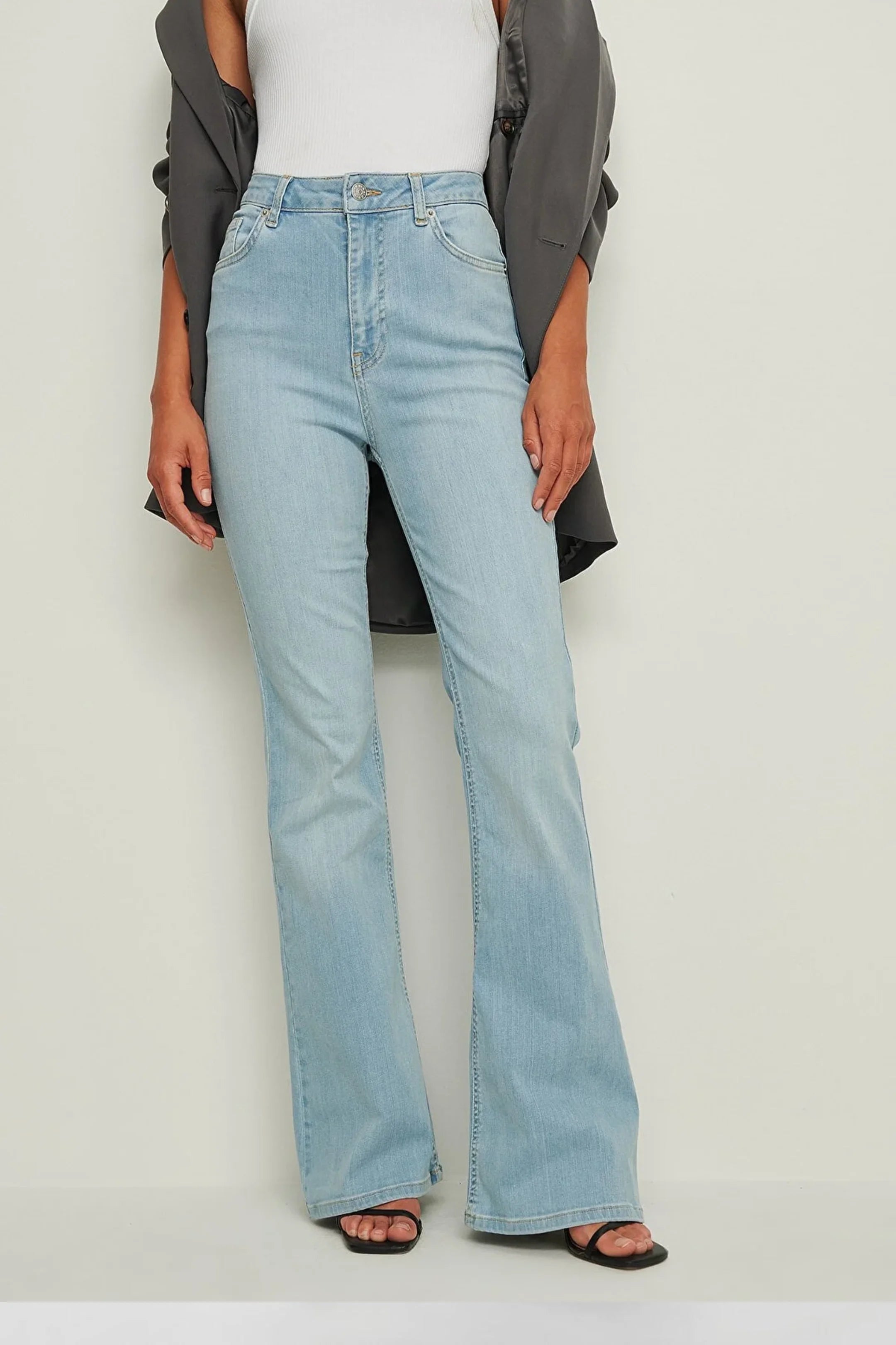 D600 High-Waist Flared Jeans - Light Blue