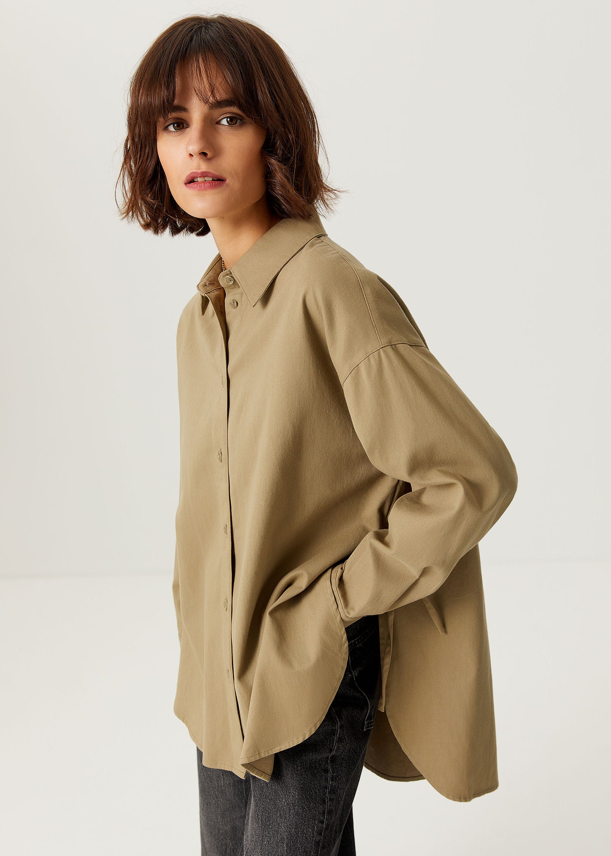 D600 Oversized Essentials Shirt – Beige
