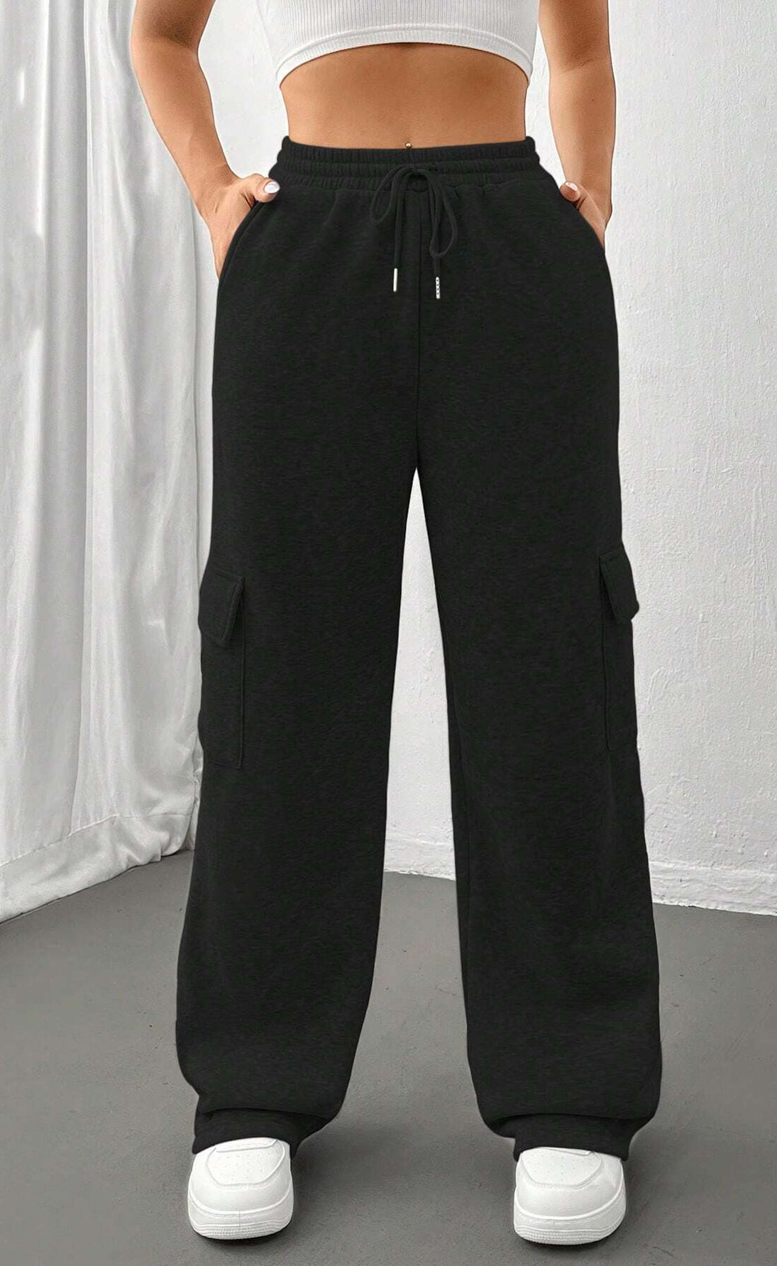 D600 PURE BLACK HIGH WAISTED CARGO SWEATPANT