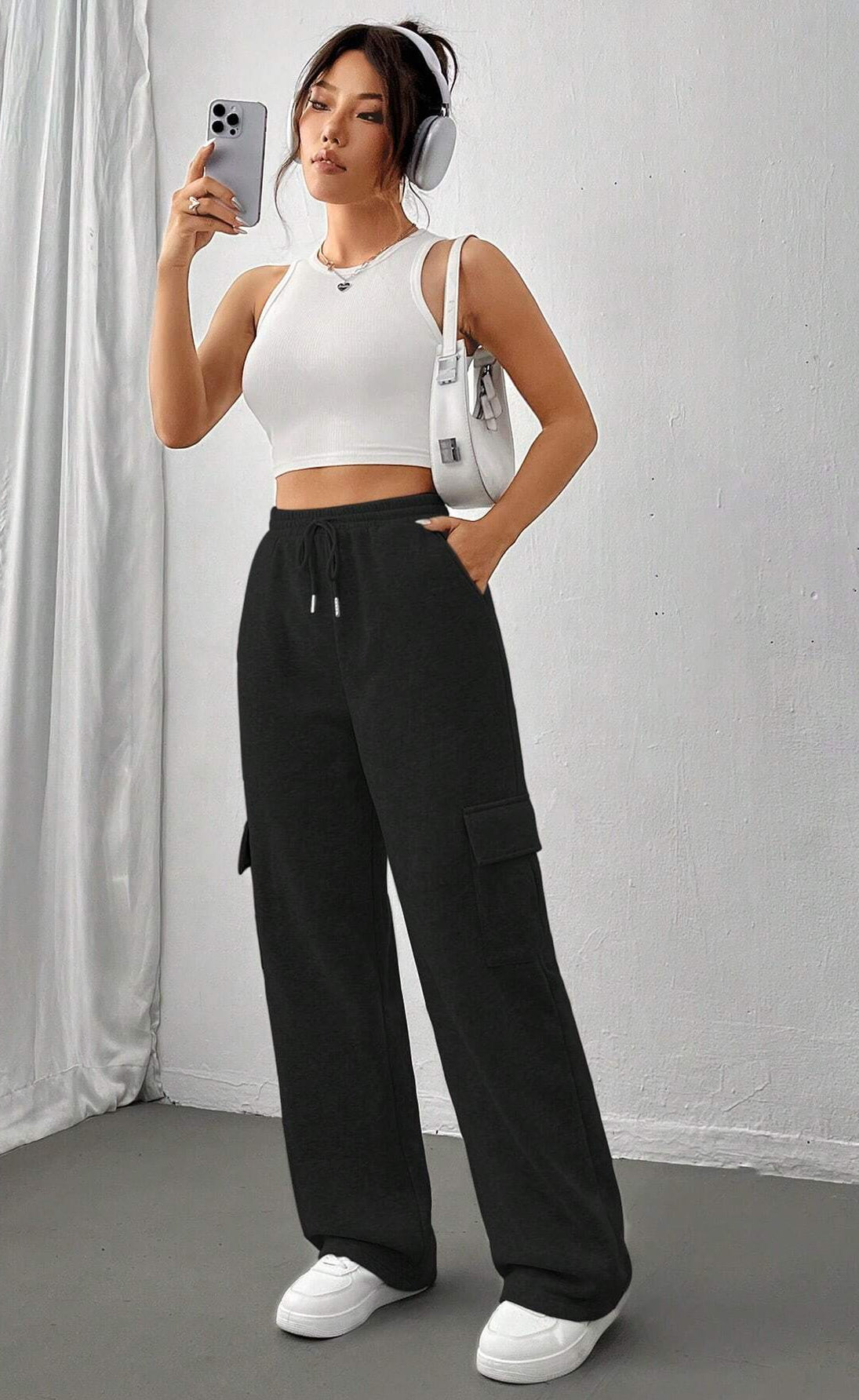 D600 PURE BLACK HIGH WAISTED CARGO SWEATPANT