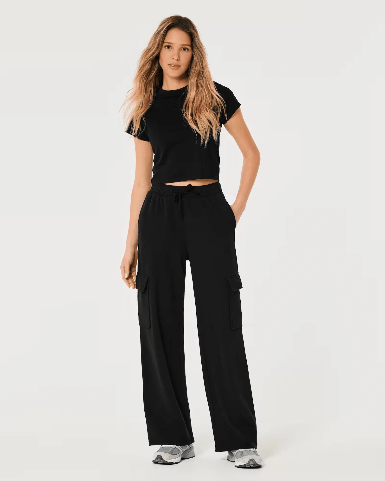 ZARA PURE BLACK HIGH WAISTED CARGO SWEATPANT