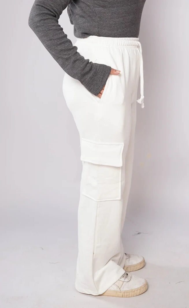 D600 - White Wide Leg Cargo Trousers