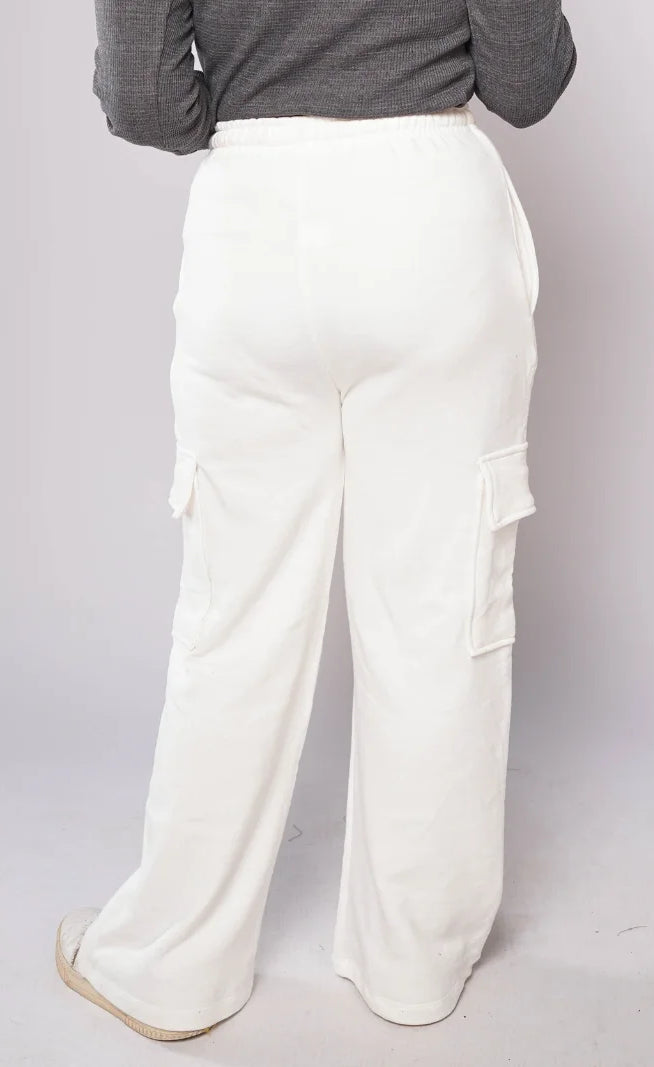 D600 - White Wide Leg Cargo Trousers