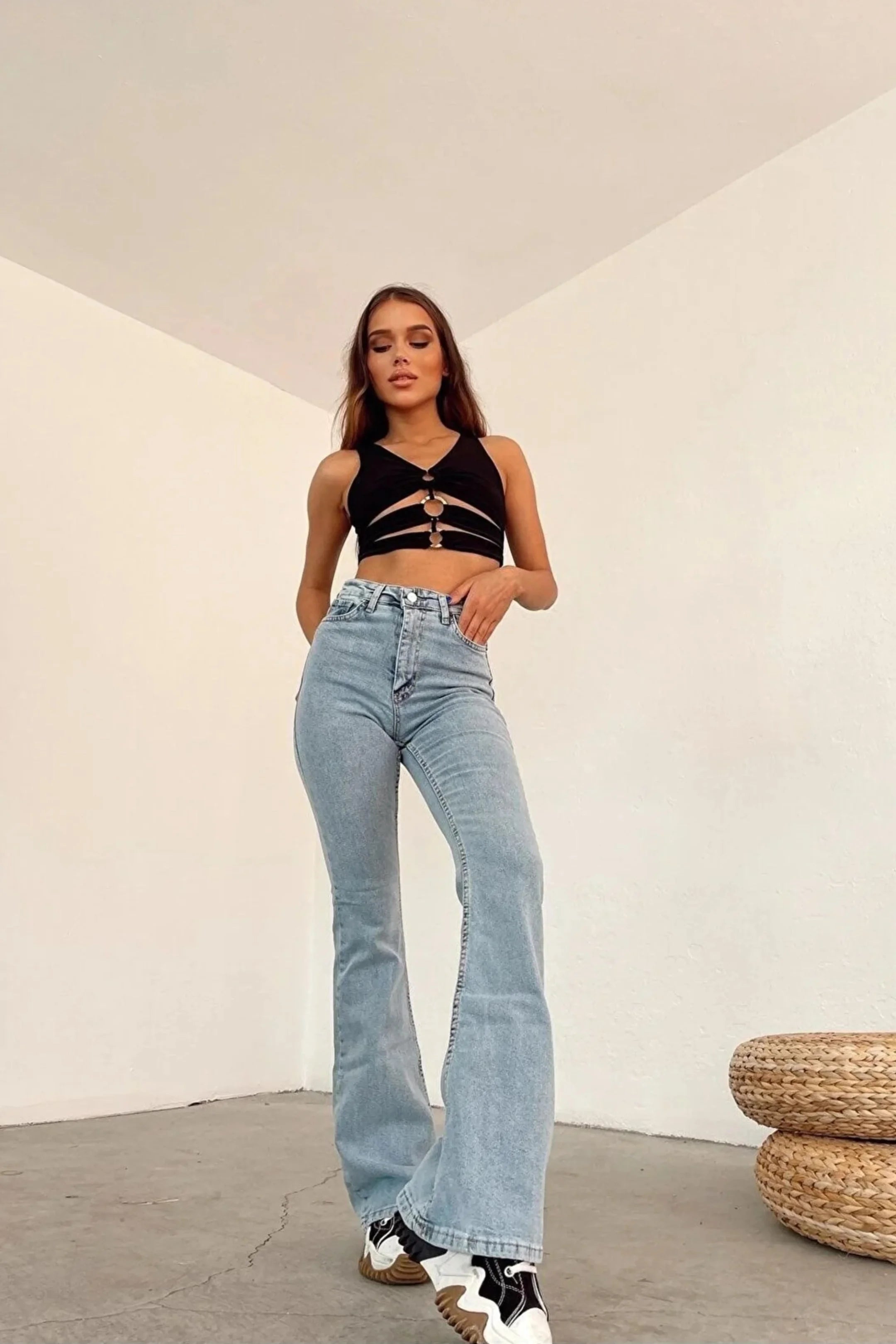 D600 High-Waist Flared Jeans - Ice Blue