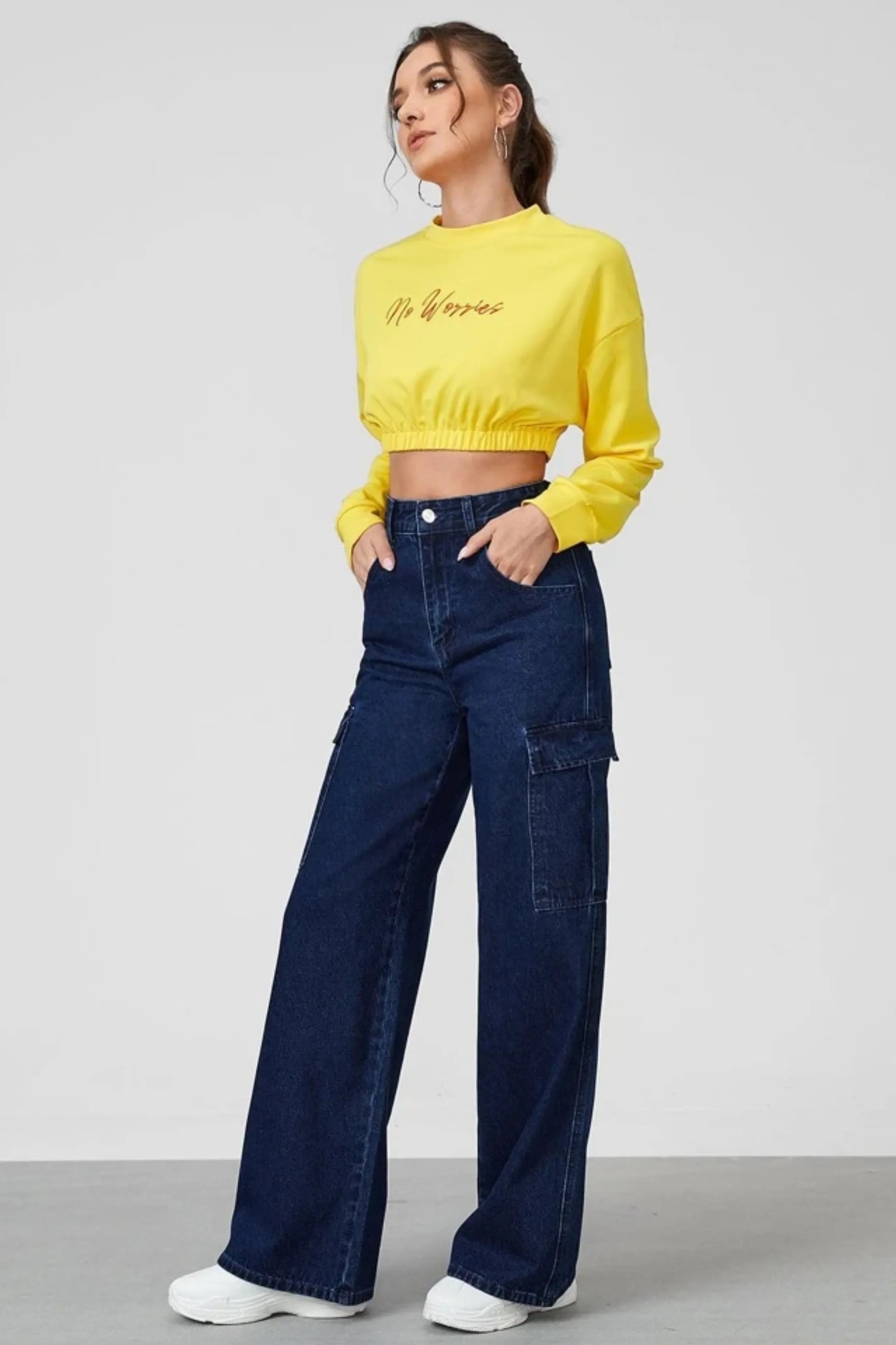 Baggy Wide-Leg Cargo Jeans