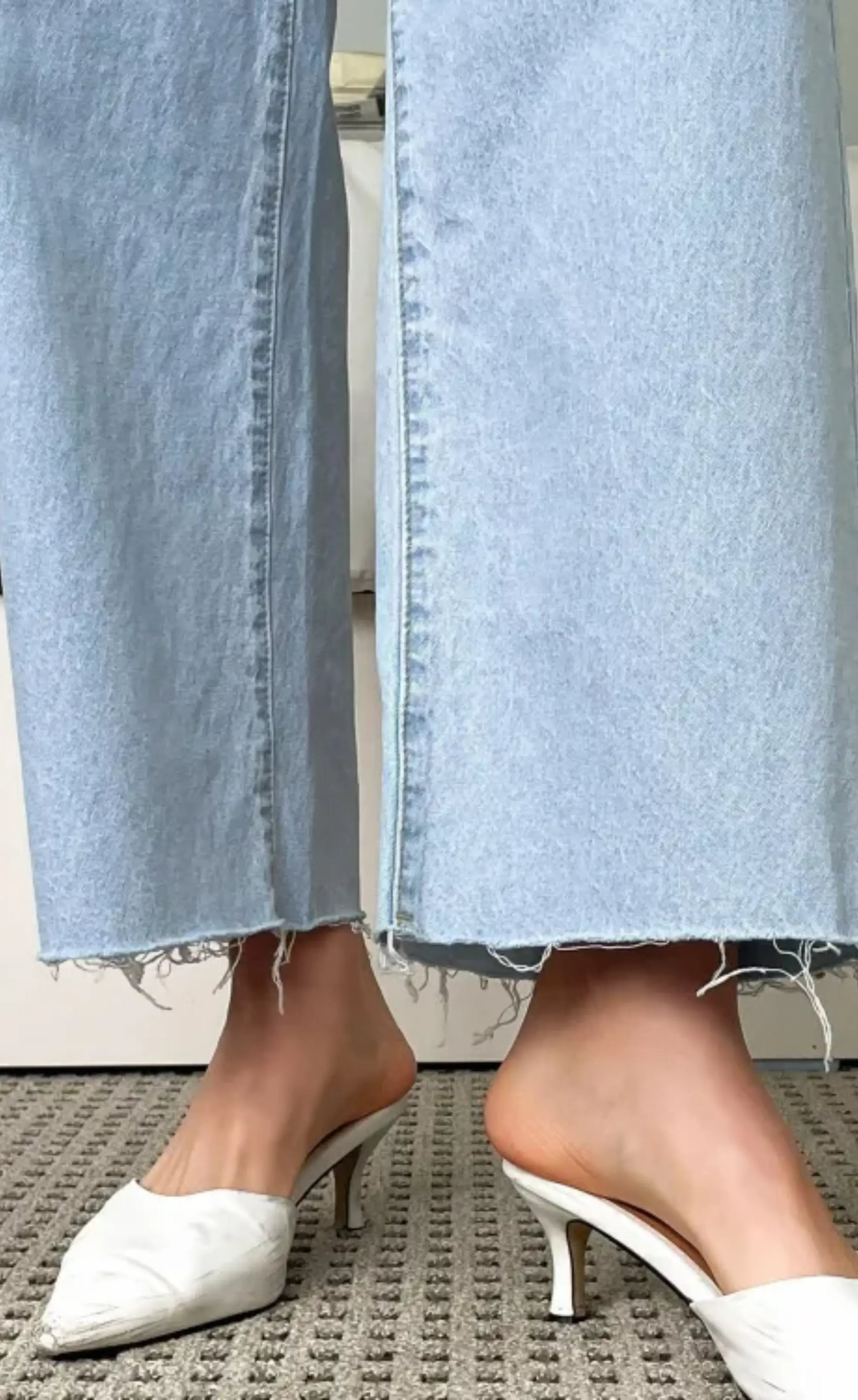 ICE BLUE WIDE LEG-FRAYED HEM JEANS