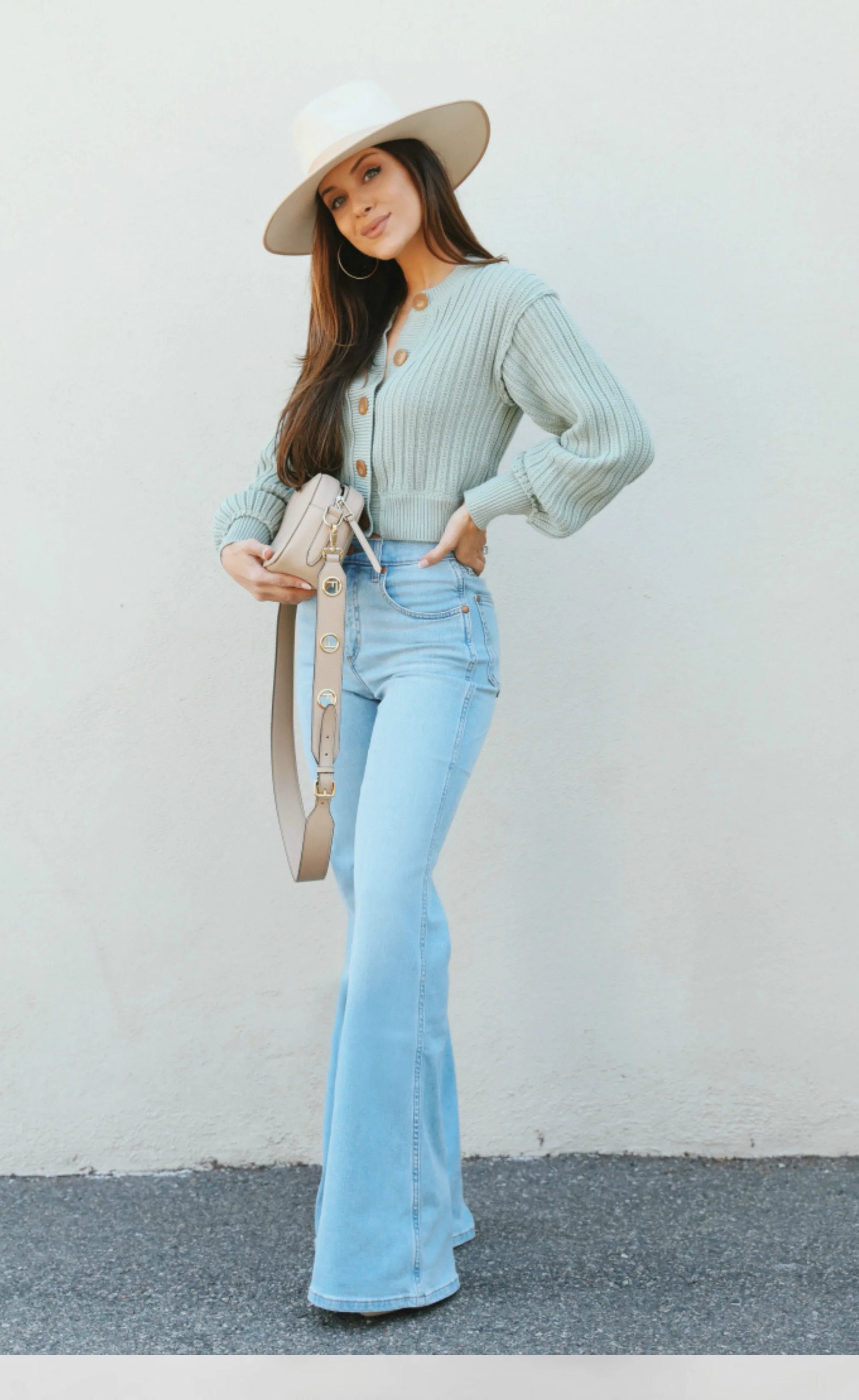 D600 Light Blue High-Waisted Flare Jeans (MINOR FAULT)
