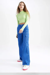 Cargo-pockets wide-leg jeans