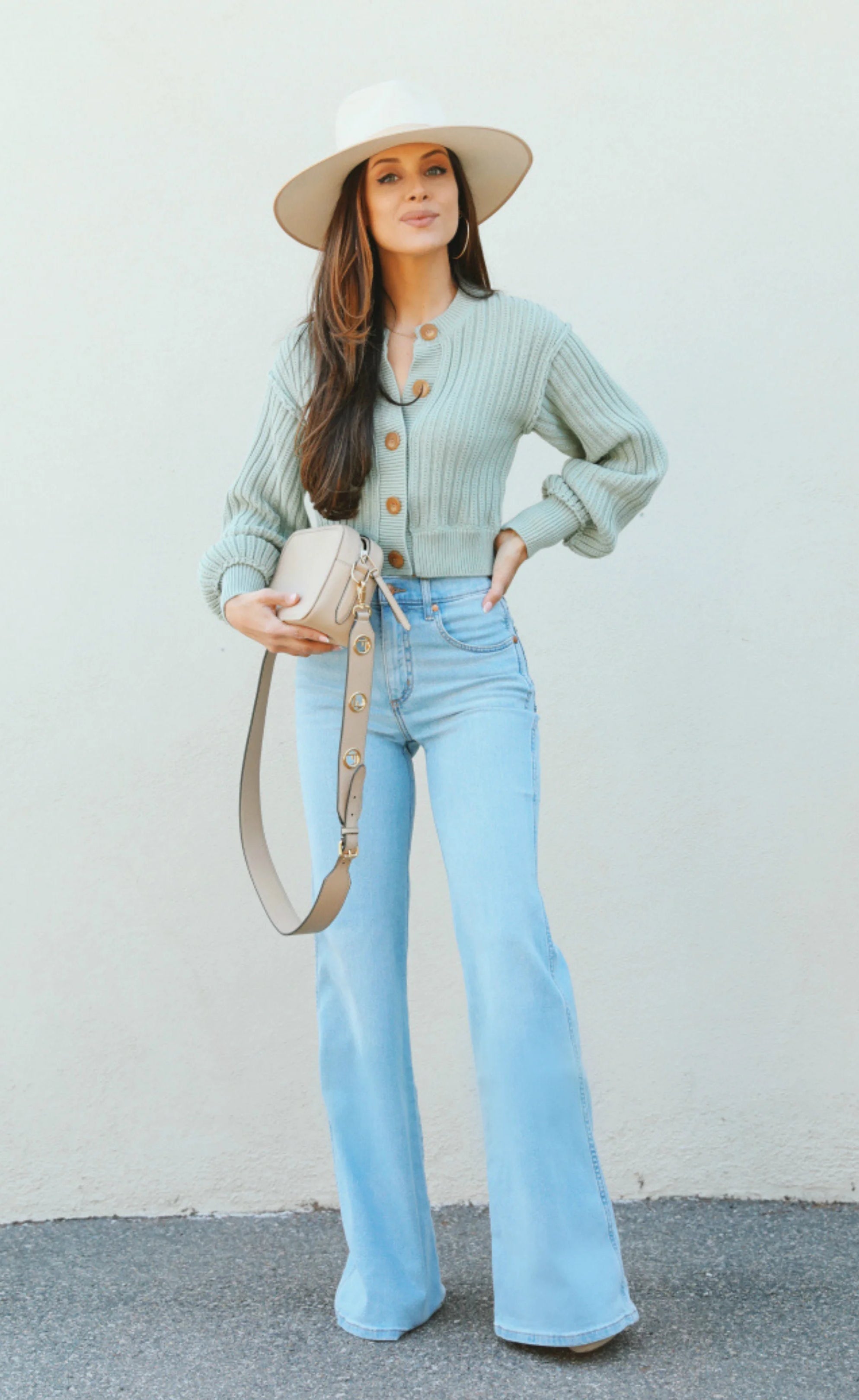 D600 Light Blue High-Waisted Flare Jeans (MINOR FAULT)