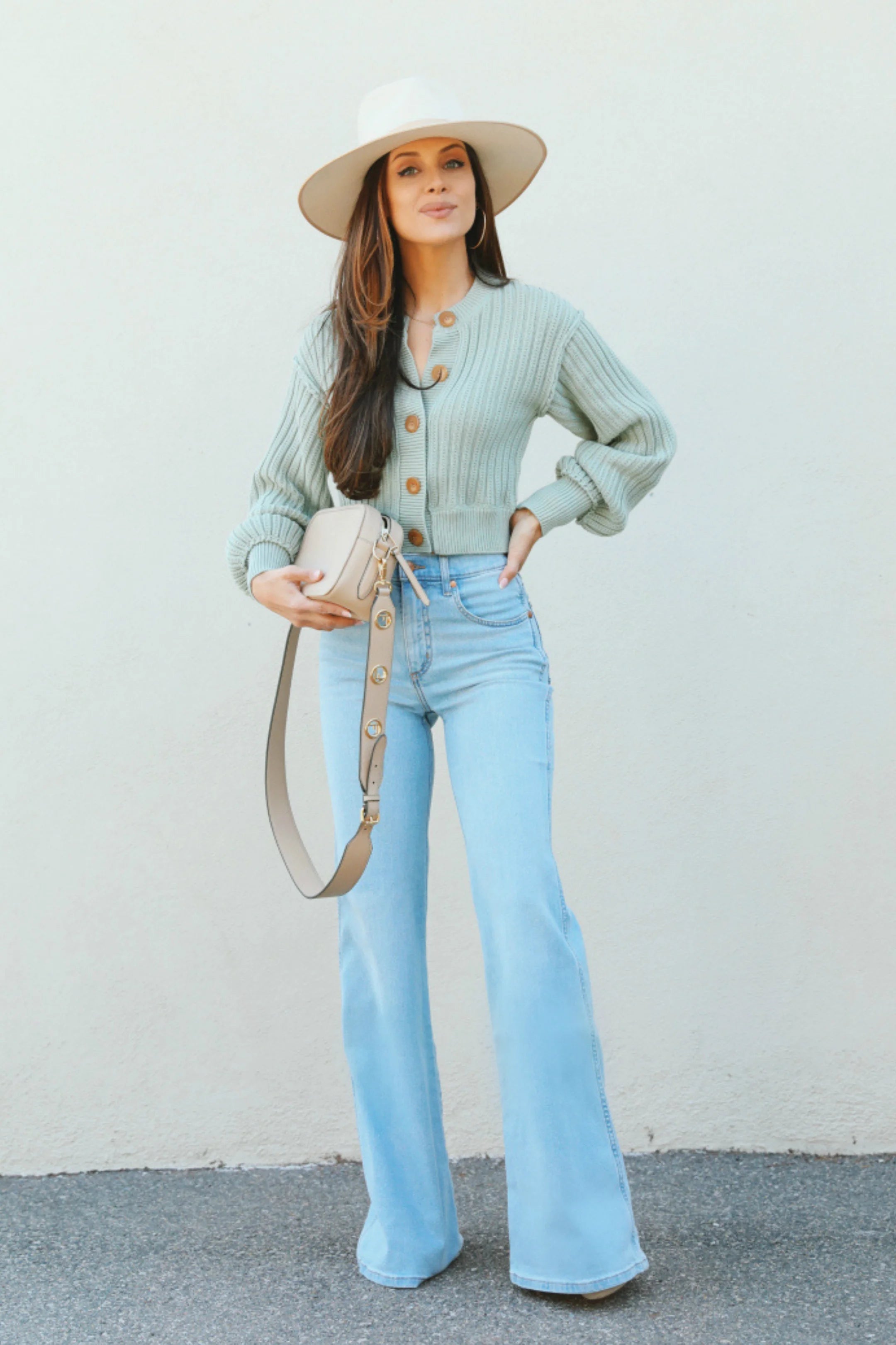 D600 Light Blue High-Waisted Flare Jeans (MINOR FAULT)