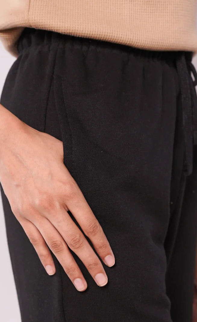 D600 - Black Wide Leg Slit Trousers