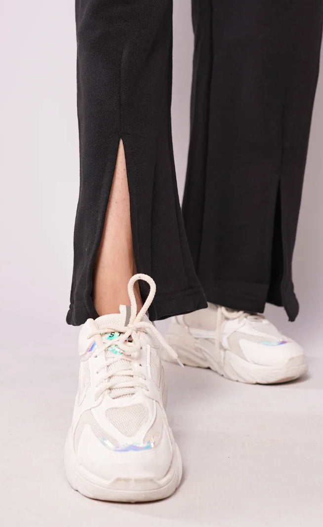 D600 - Black Wide Leg Slit Trousers