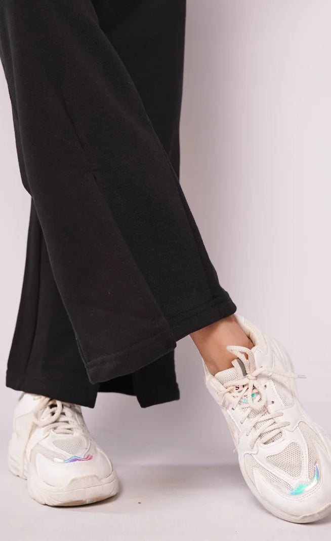 D600 - Black Wide Leg Slit Trousers