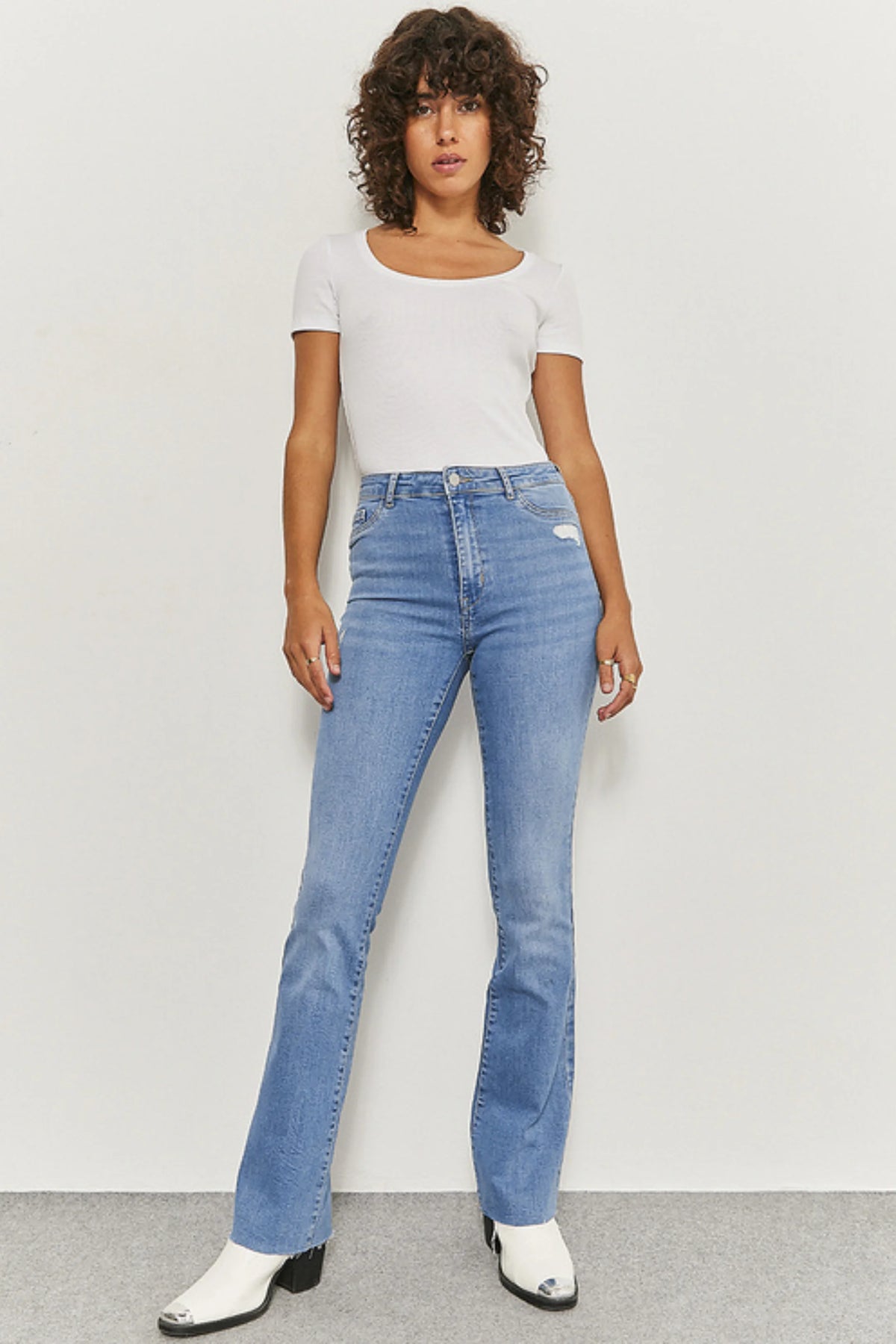 TW Frayed Hem High-Waisted Flared Jeans