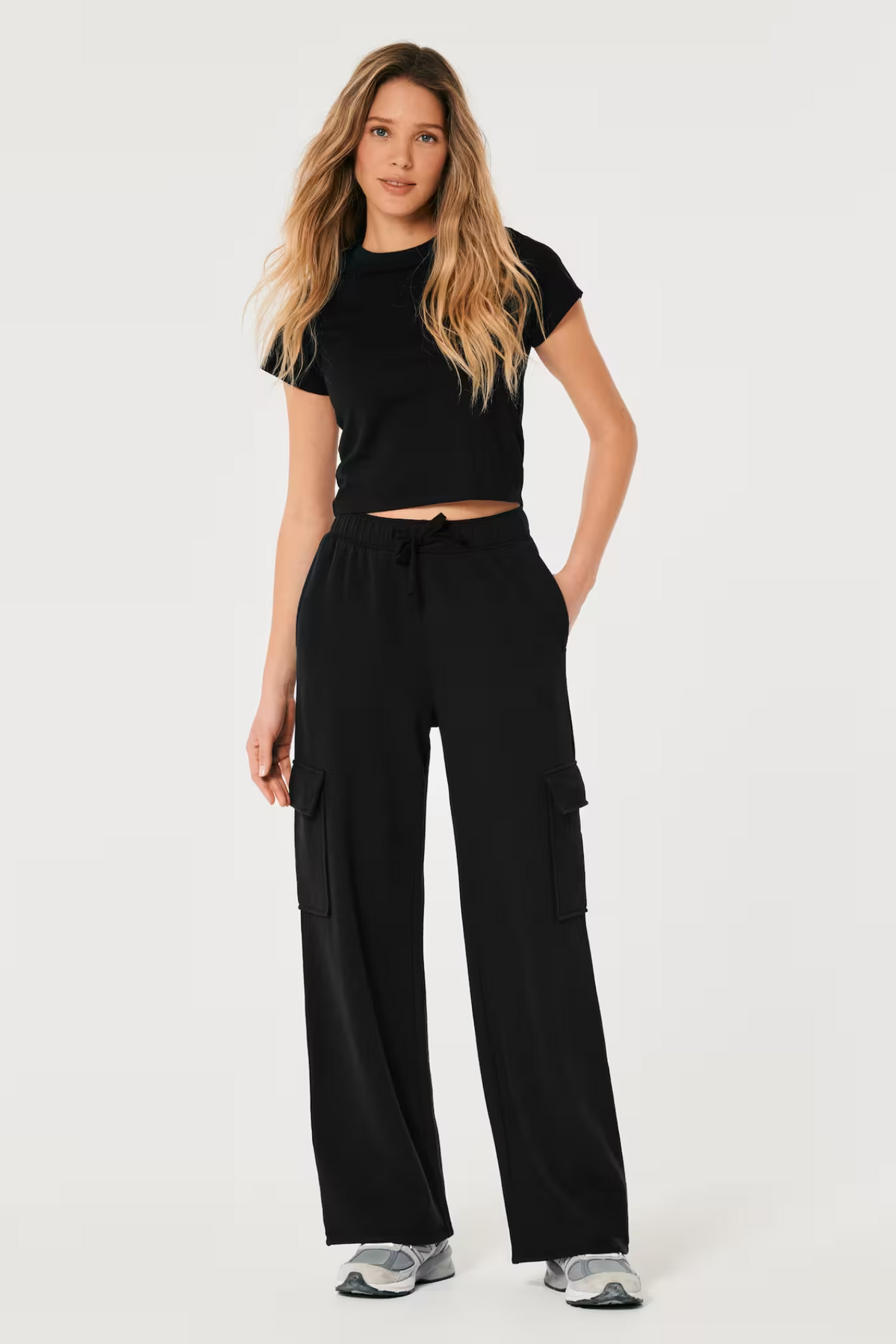 ZARA PURE BLACK HIGH WAISTED CARGO SWEATPANT