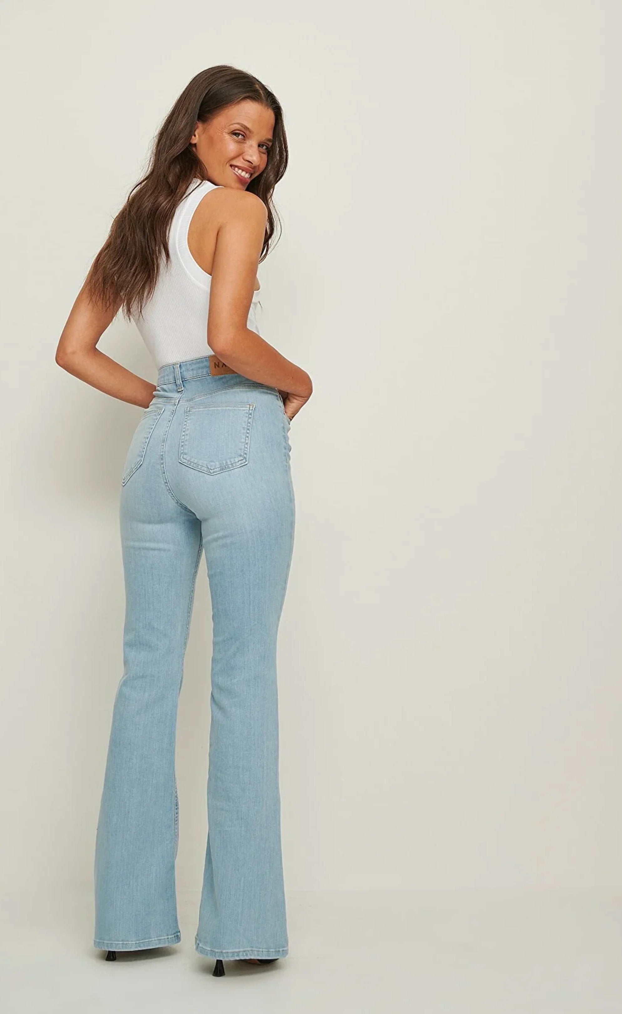 D600 High-Waist Flared Jeans - Light Blue