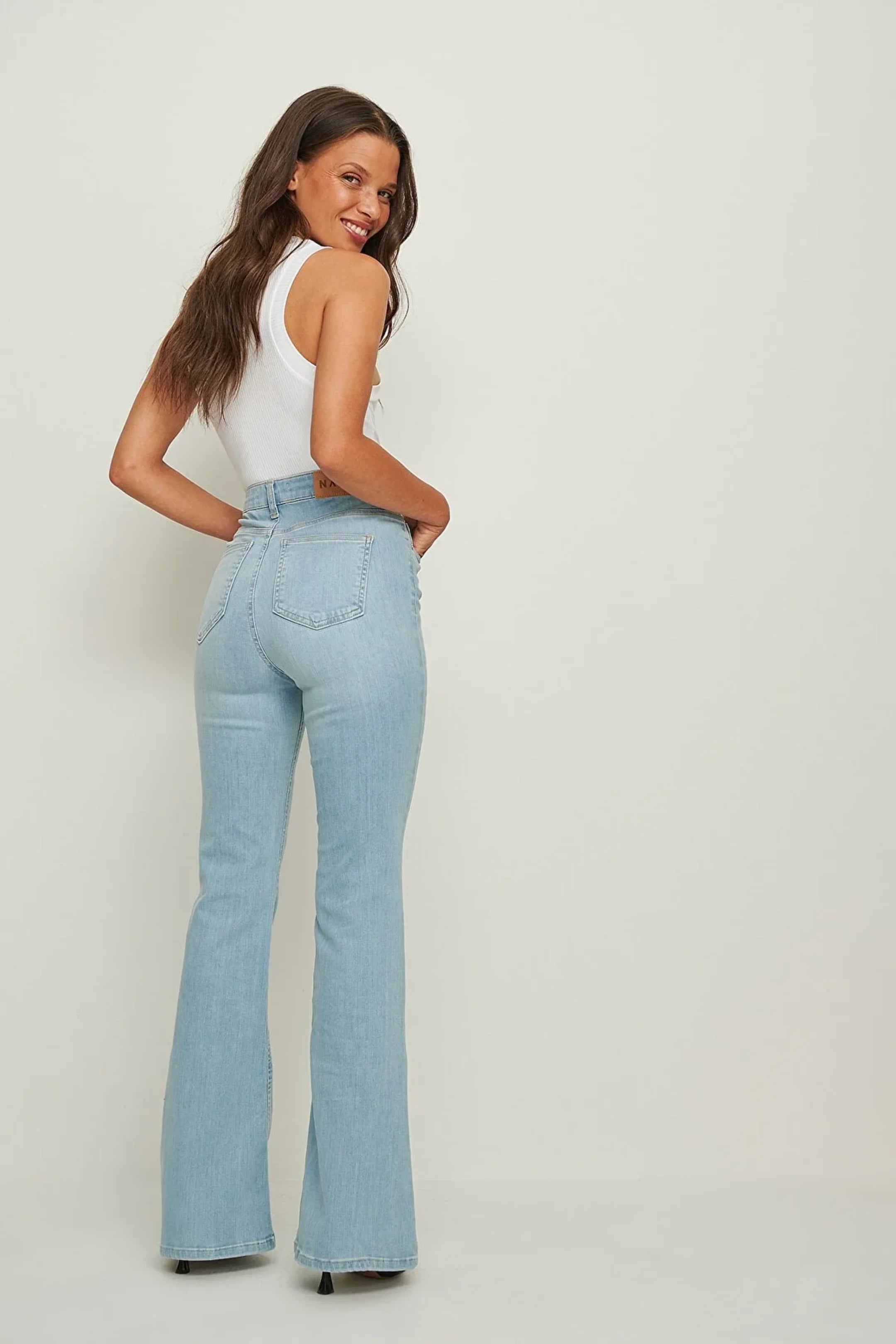 D600 High-Waist Flared Jeans - Light Blue