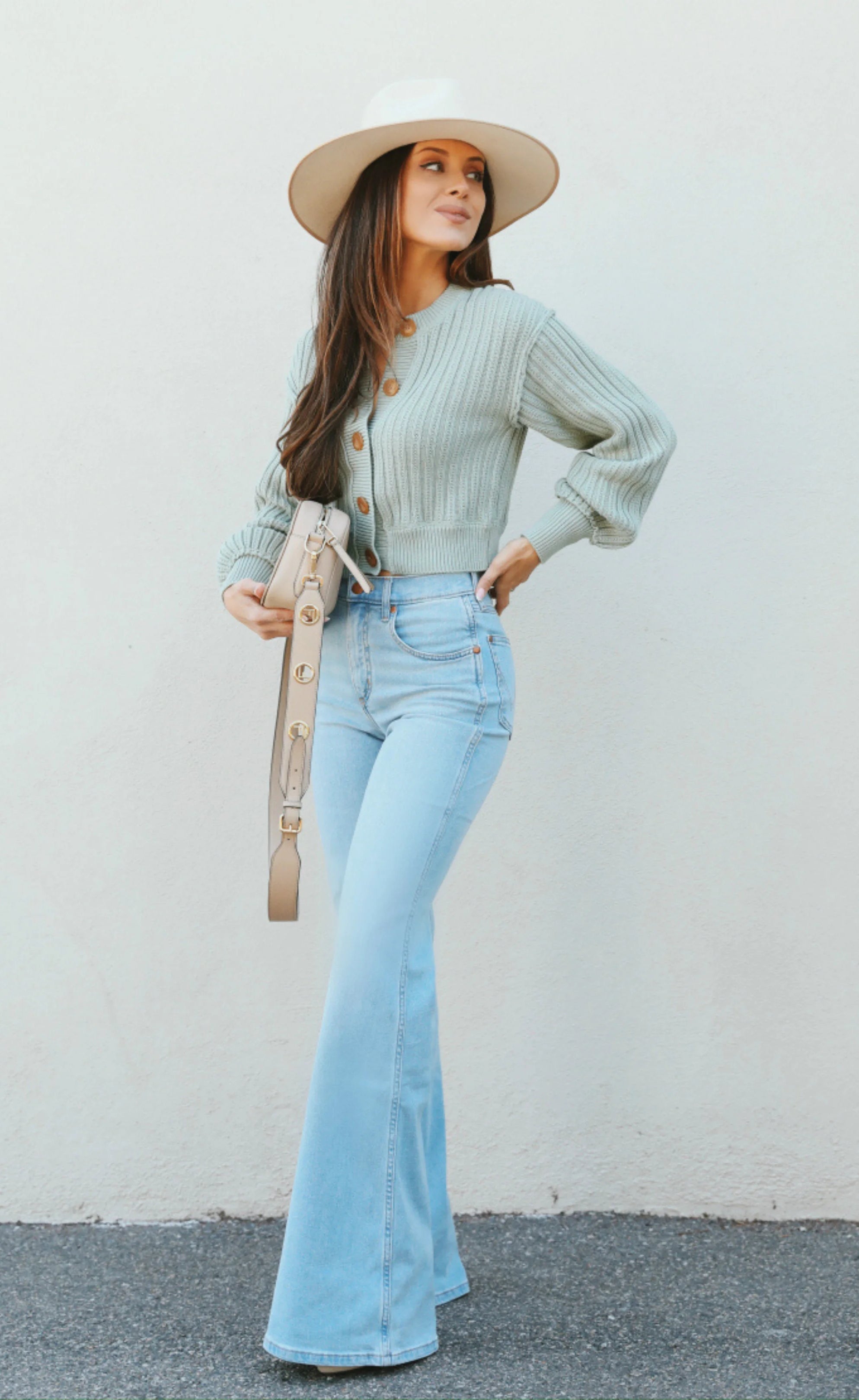 D600 Light Blue High-Waisted Flare Jeans (MINOR FAULT)