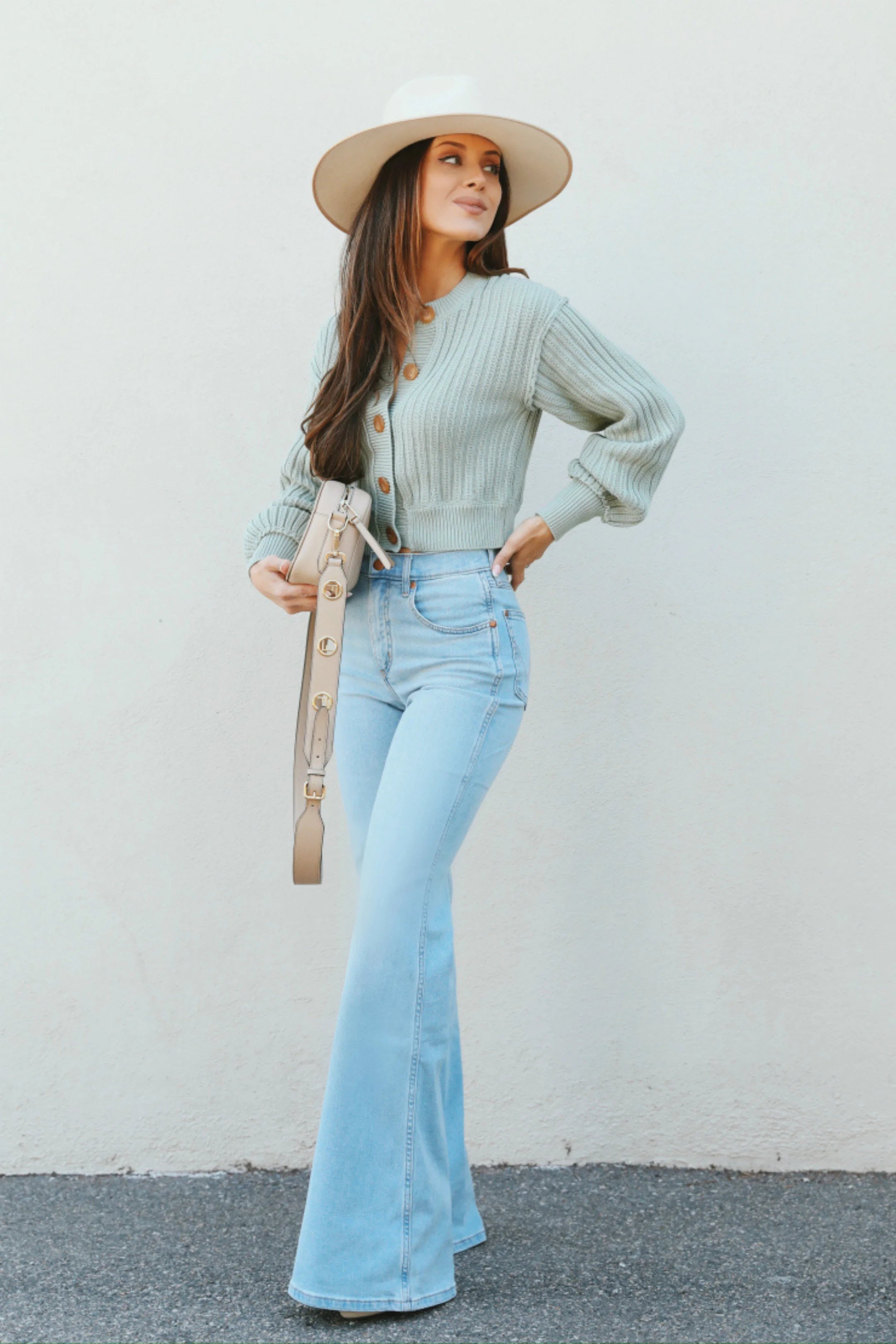 D600 Light Blue High-Waisted Flare Jeans