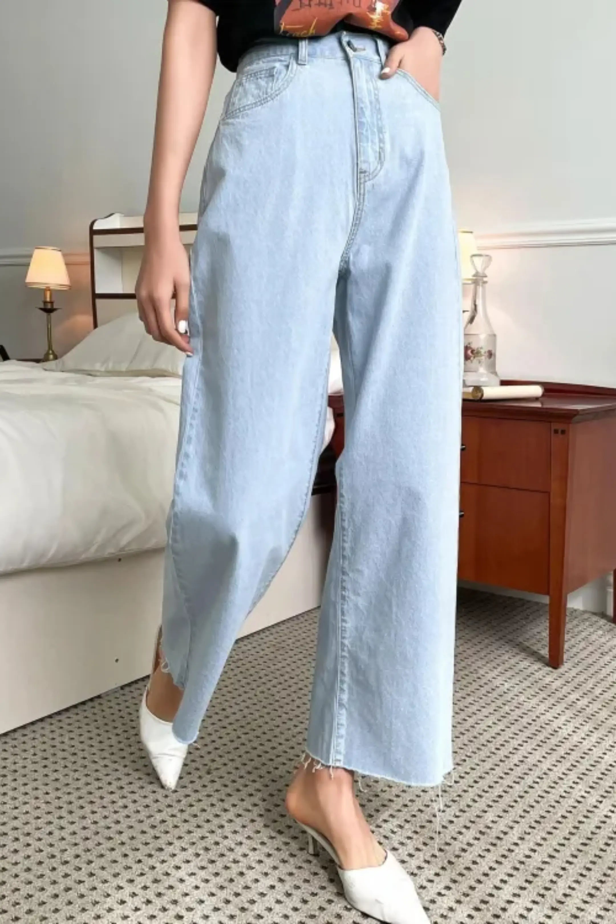 ICE BLUE WIDE LEG-FRAYED HEM JEANS