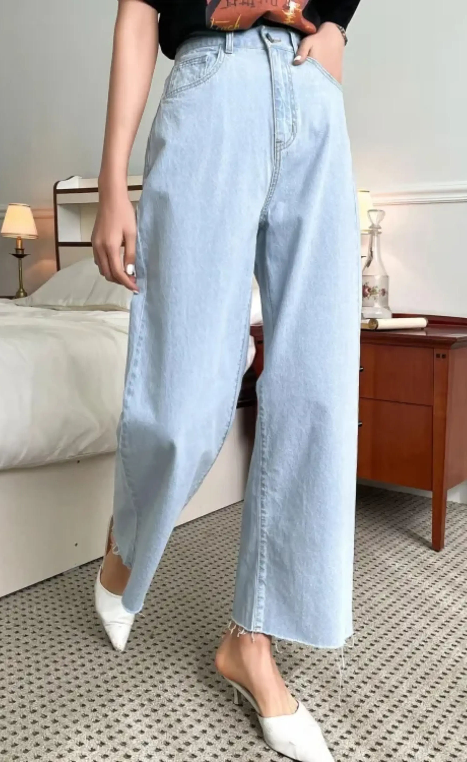 ICE BLUE WIDE LEG-FRAYED HEM JEANS