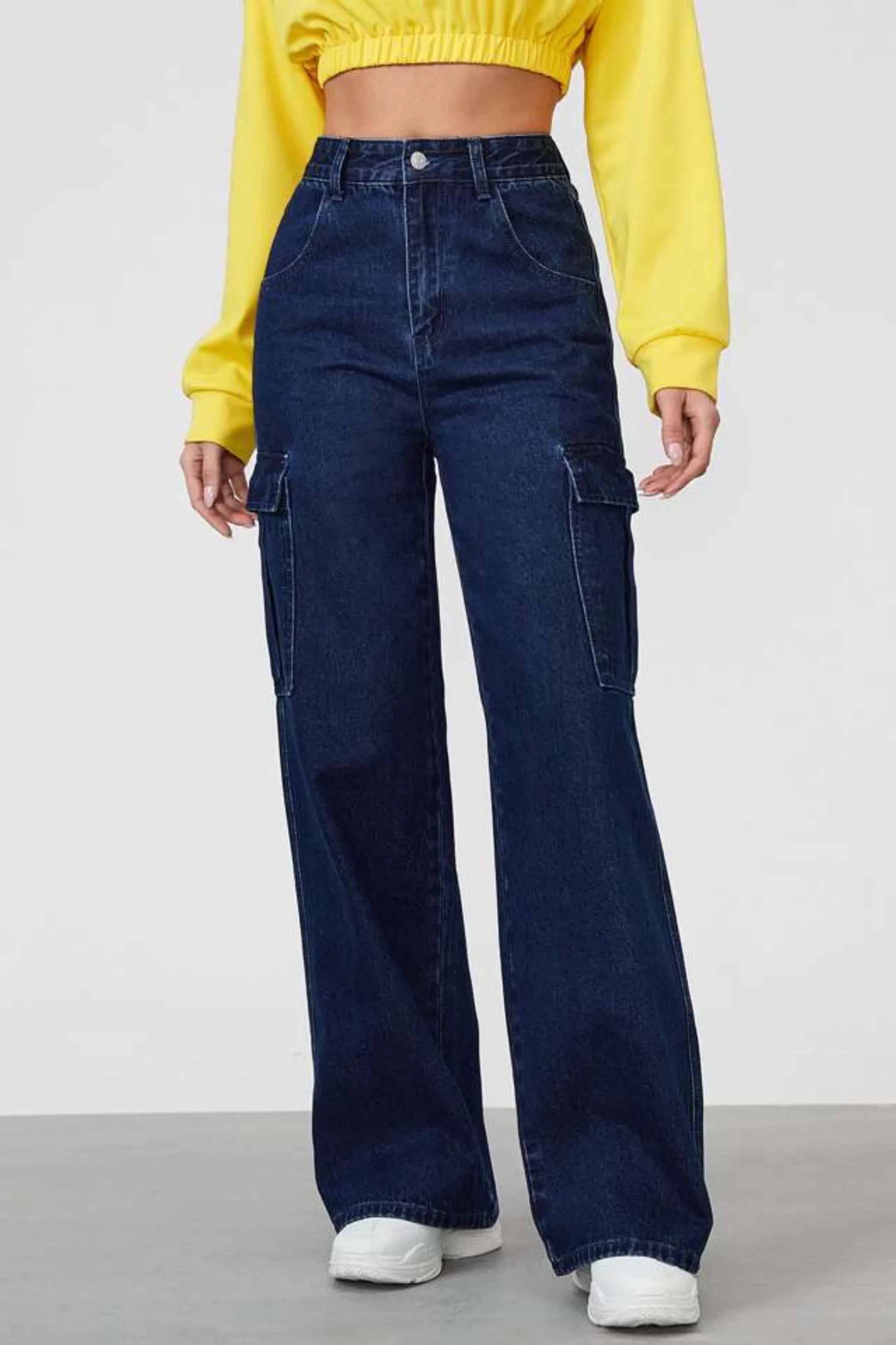 Baggy Wide-Leg Cargo Jeans