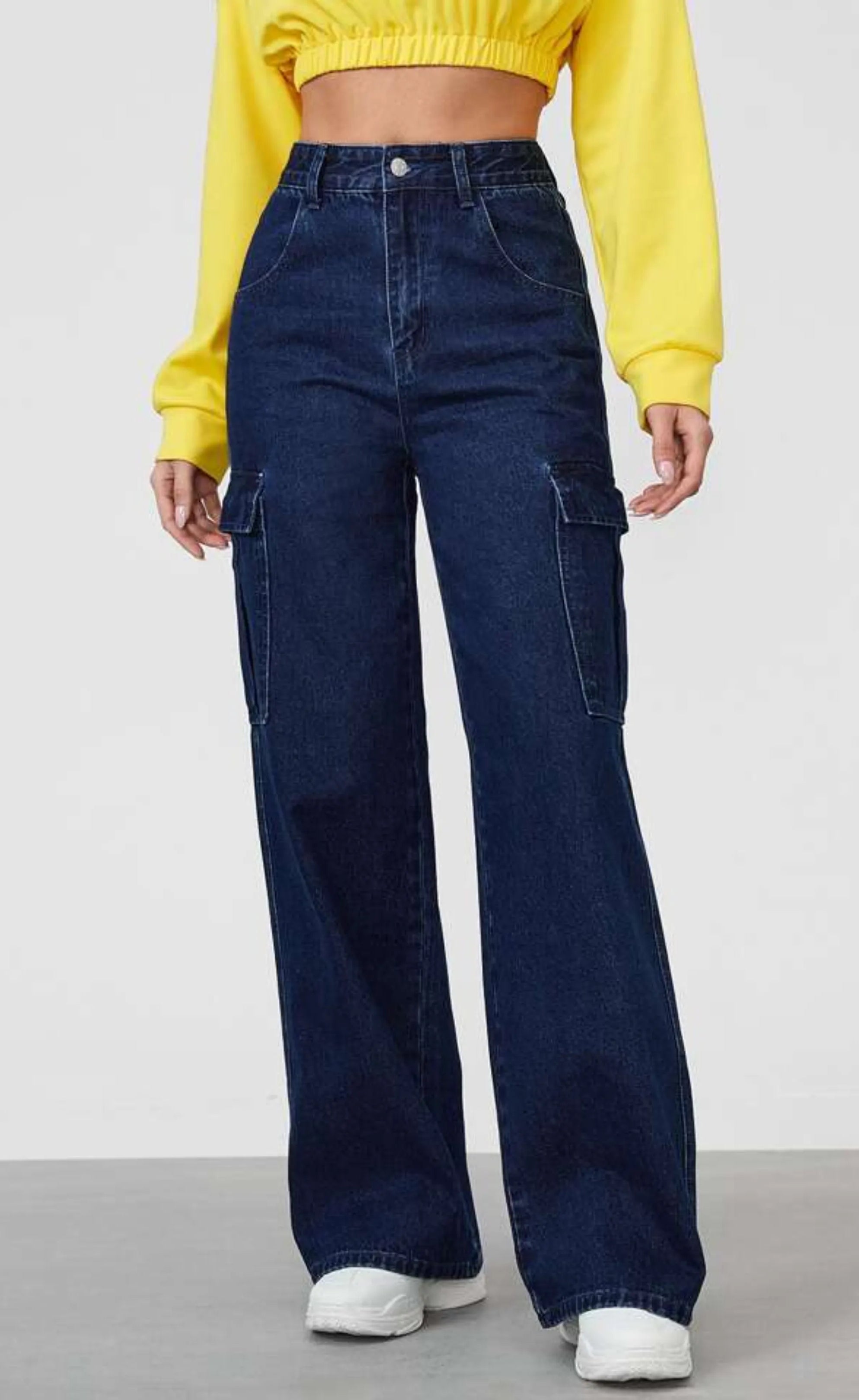 Baggy Wide-Leg Cargo Jeans