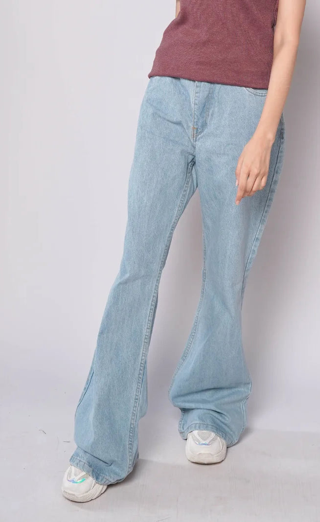 D600 - Light Stonewash High Waist Flared Jeans