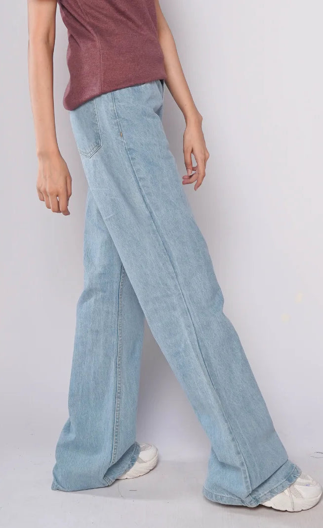 D600 - Light Stonewash High Waist Flared Jeans