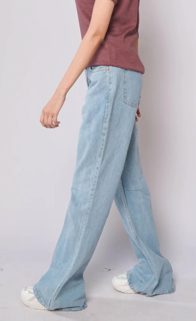 D600 - Light Stonewash High Waist Flared Jeans