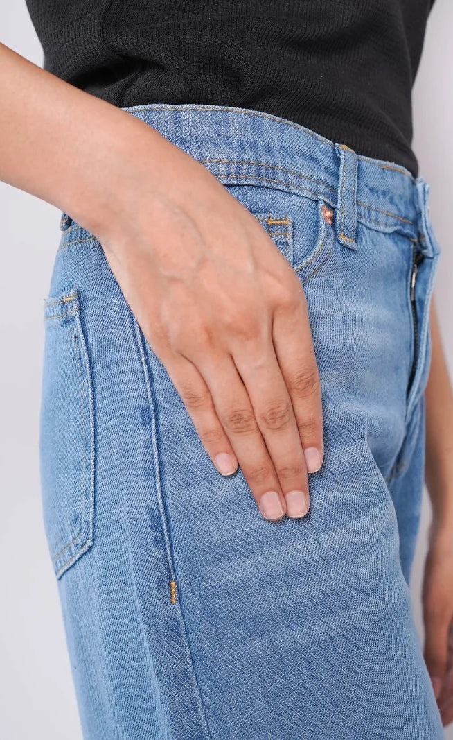 D600 - Mid Wash High Waist Wide Leg Jeans