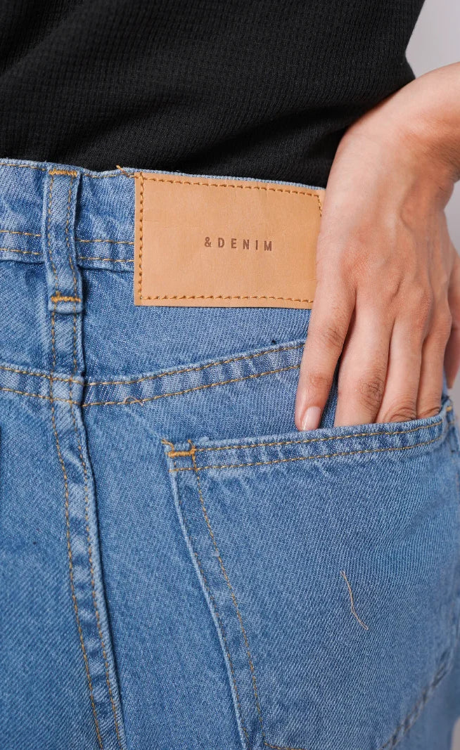 D600 - Mid Wash High Waist Wide Leg Jeans