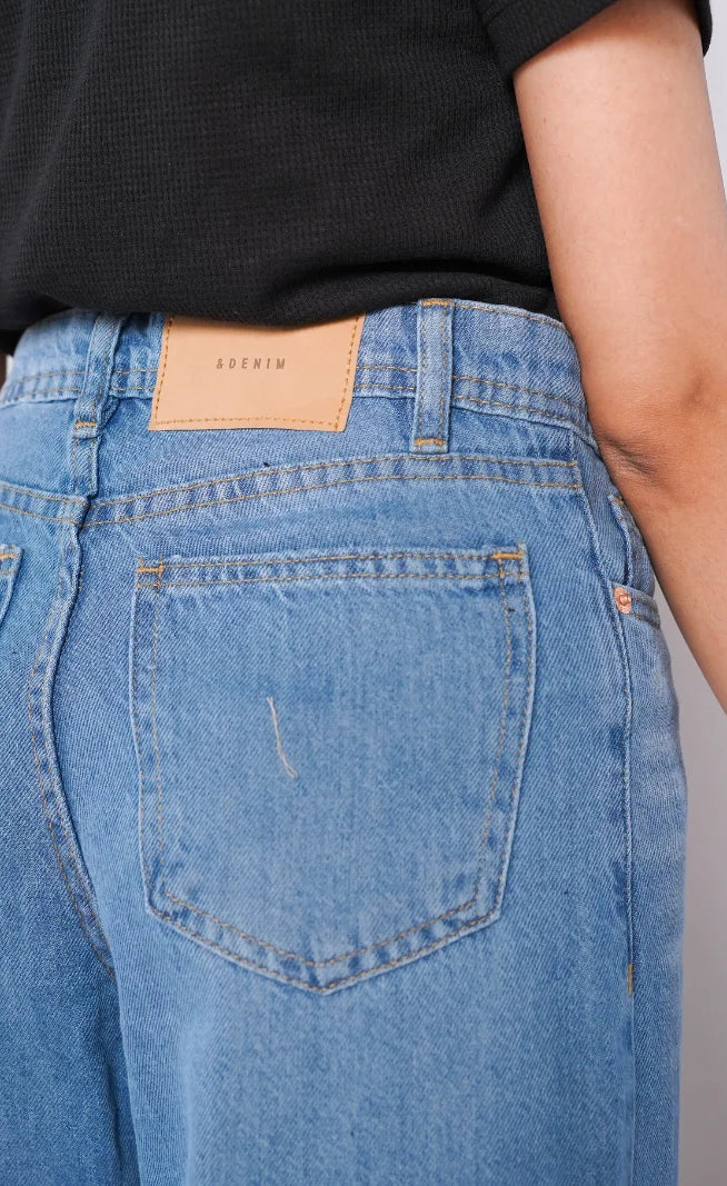 D600 - Mid Wash High Waist Wide Leg Jeans