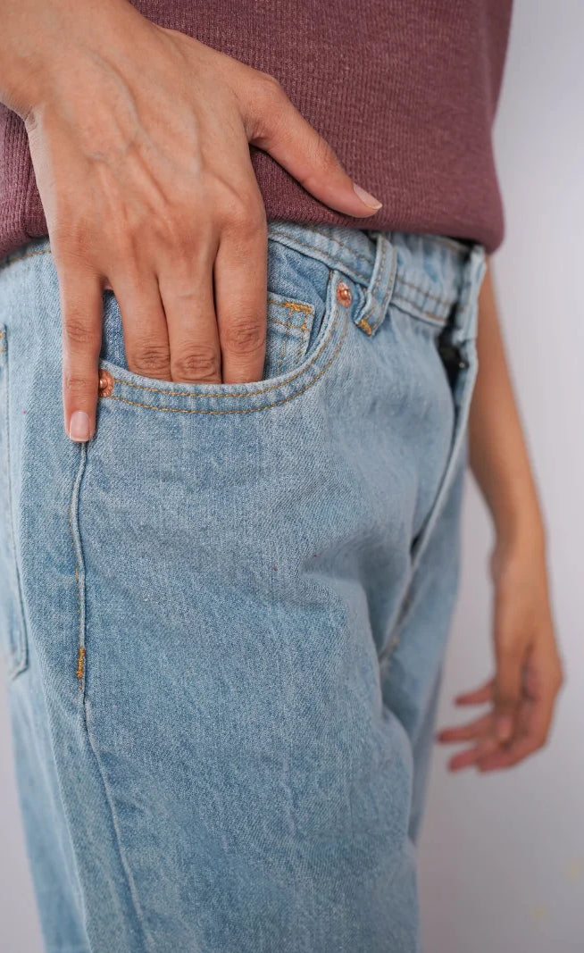 D600 - Light Stonewash High Waist Flared Jeans