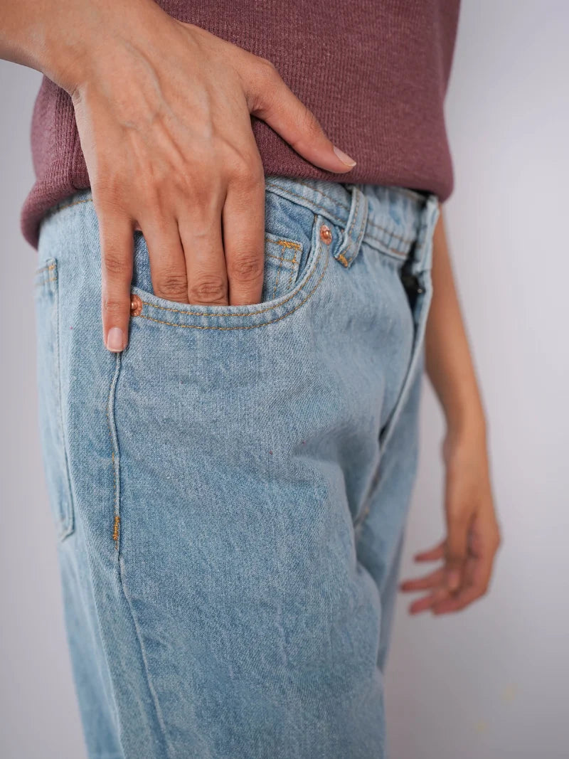 D600 - Light Stonewash High Waist Flared Jeans