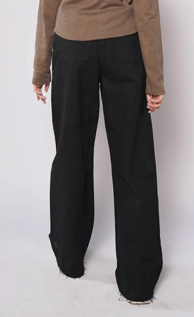 D600 - High Rise Frayed Hem Wide Leg Jeans