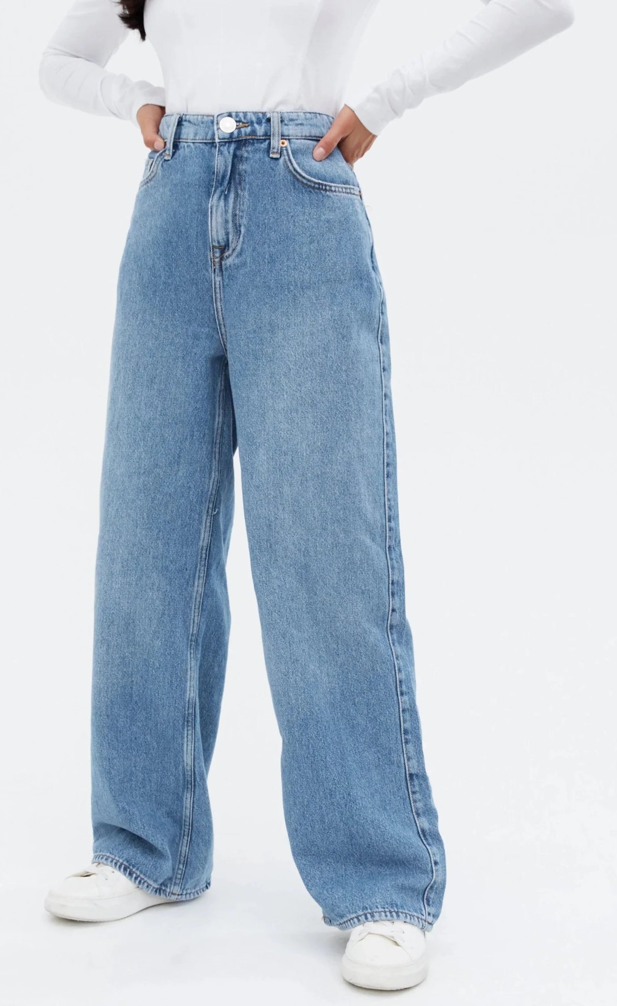 High Waisted Wide Leg Jeans (MINOR FAULT)