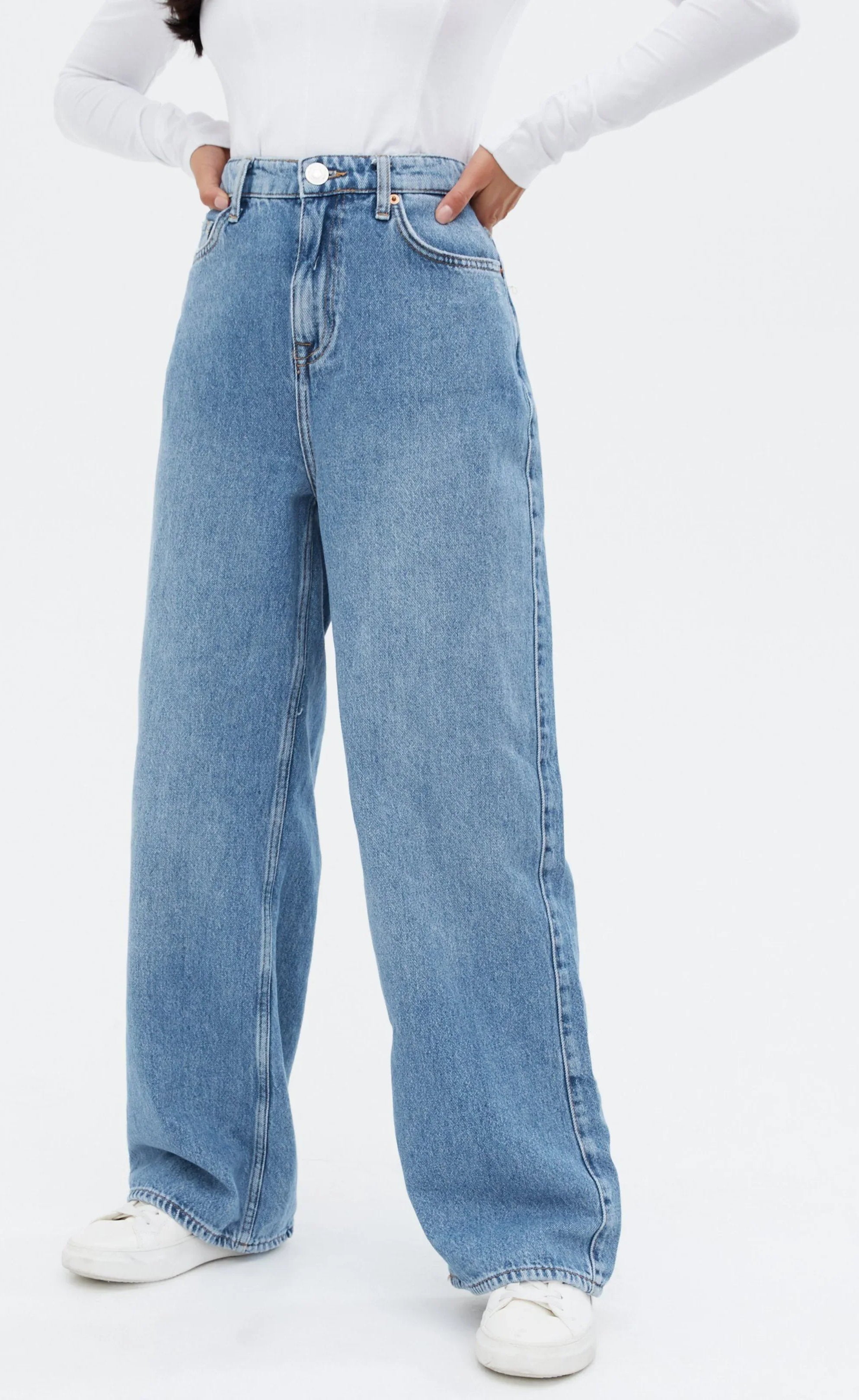 High Waisted Wide Leg Jeans (MINOR FAULT)