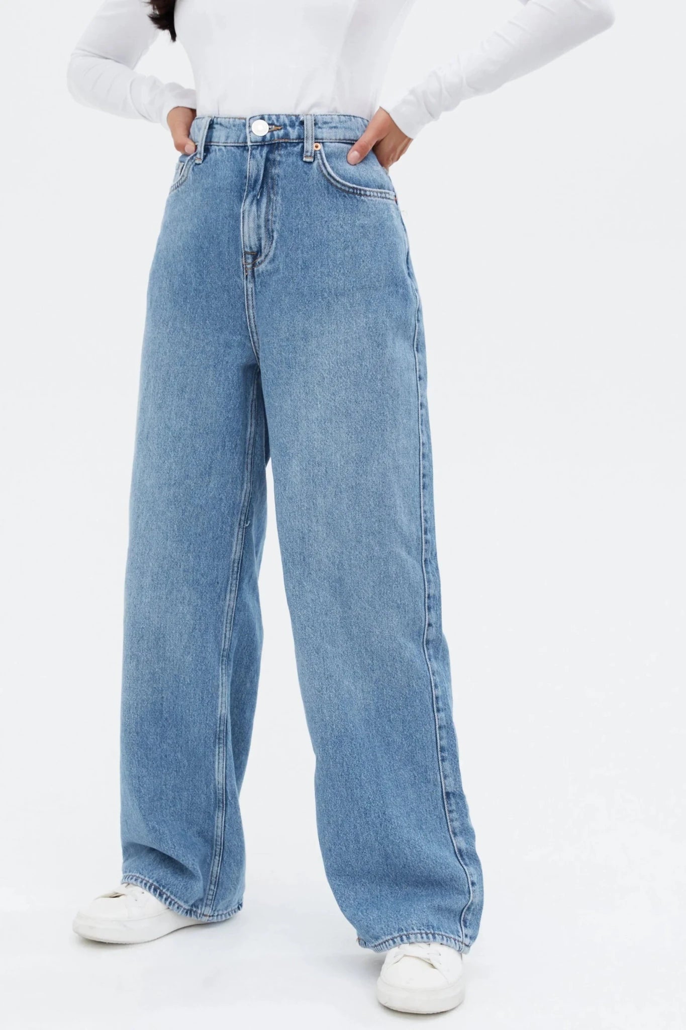 High Waisted Wide Leg Jeans (MINOR FAULT)