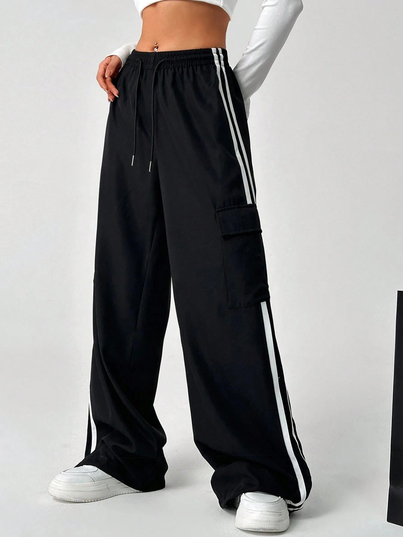 D600 Pure Black Stripe Cargo Wide-Leg Trouser