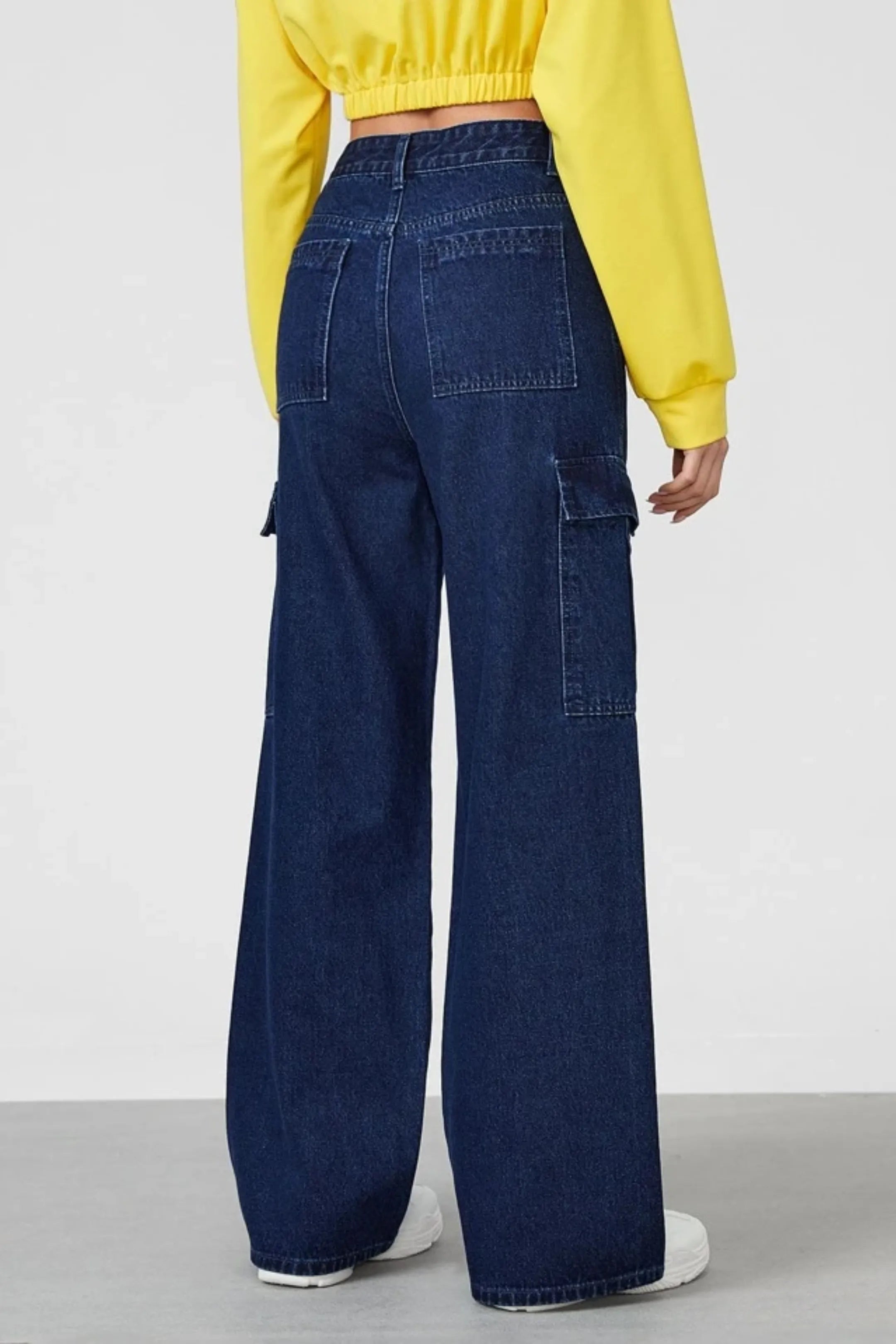 Baggy Wide-Leg Cargo Jeans