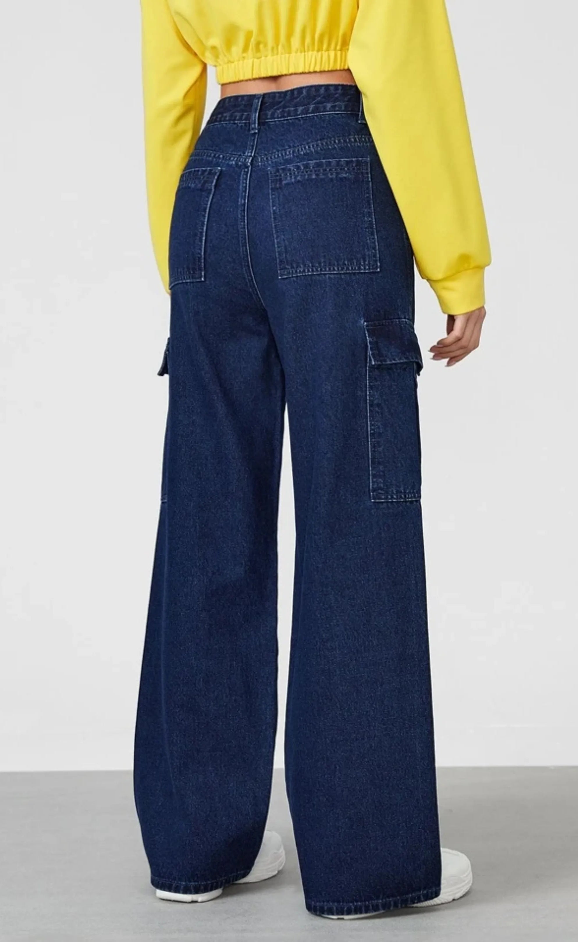 Baggy Wide-Leg Cargo Jeans