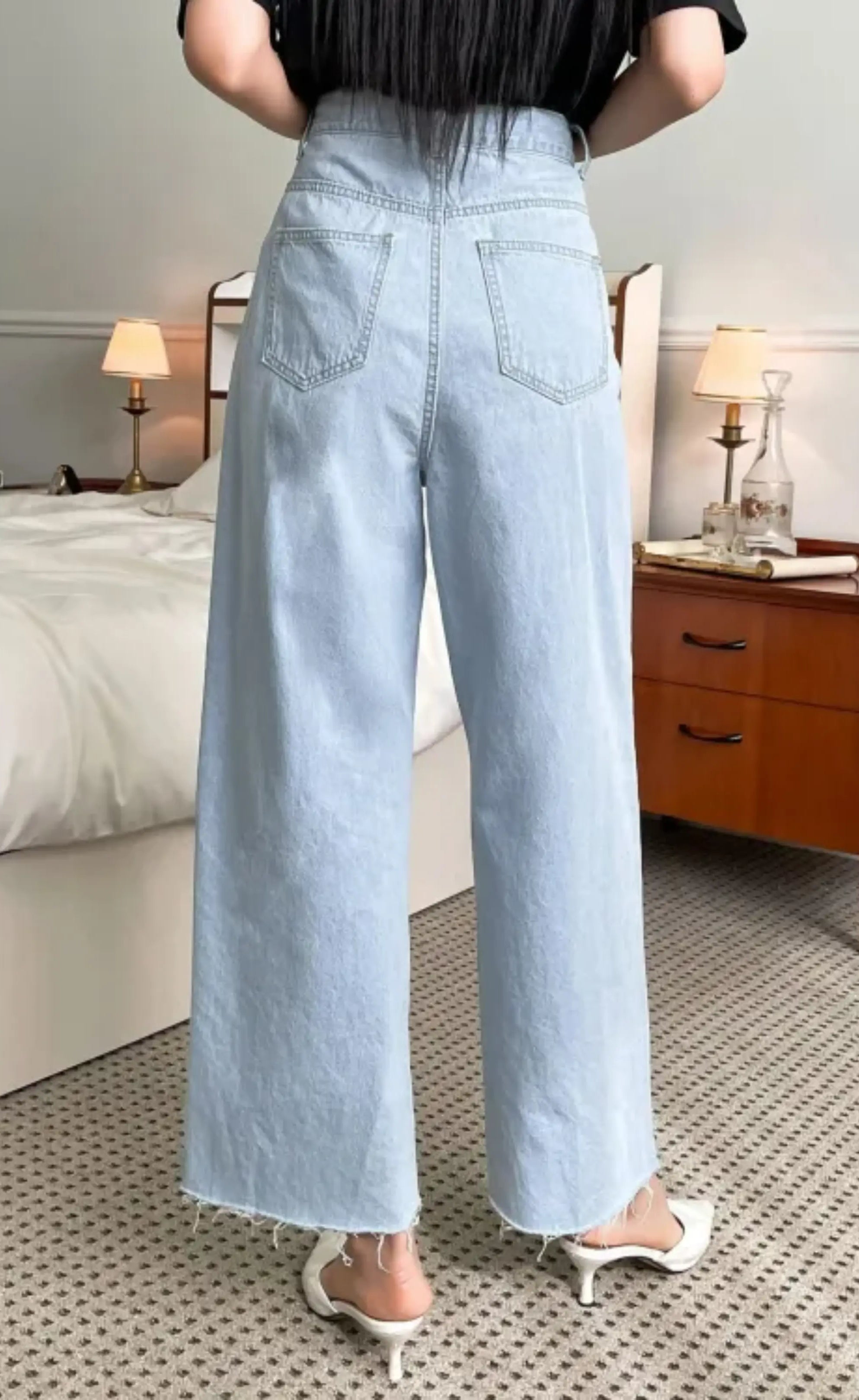 ICE BLUE WIDE LEG-FRAYED HEM JEANS