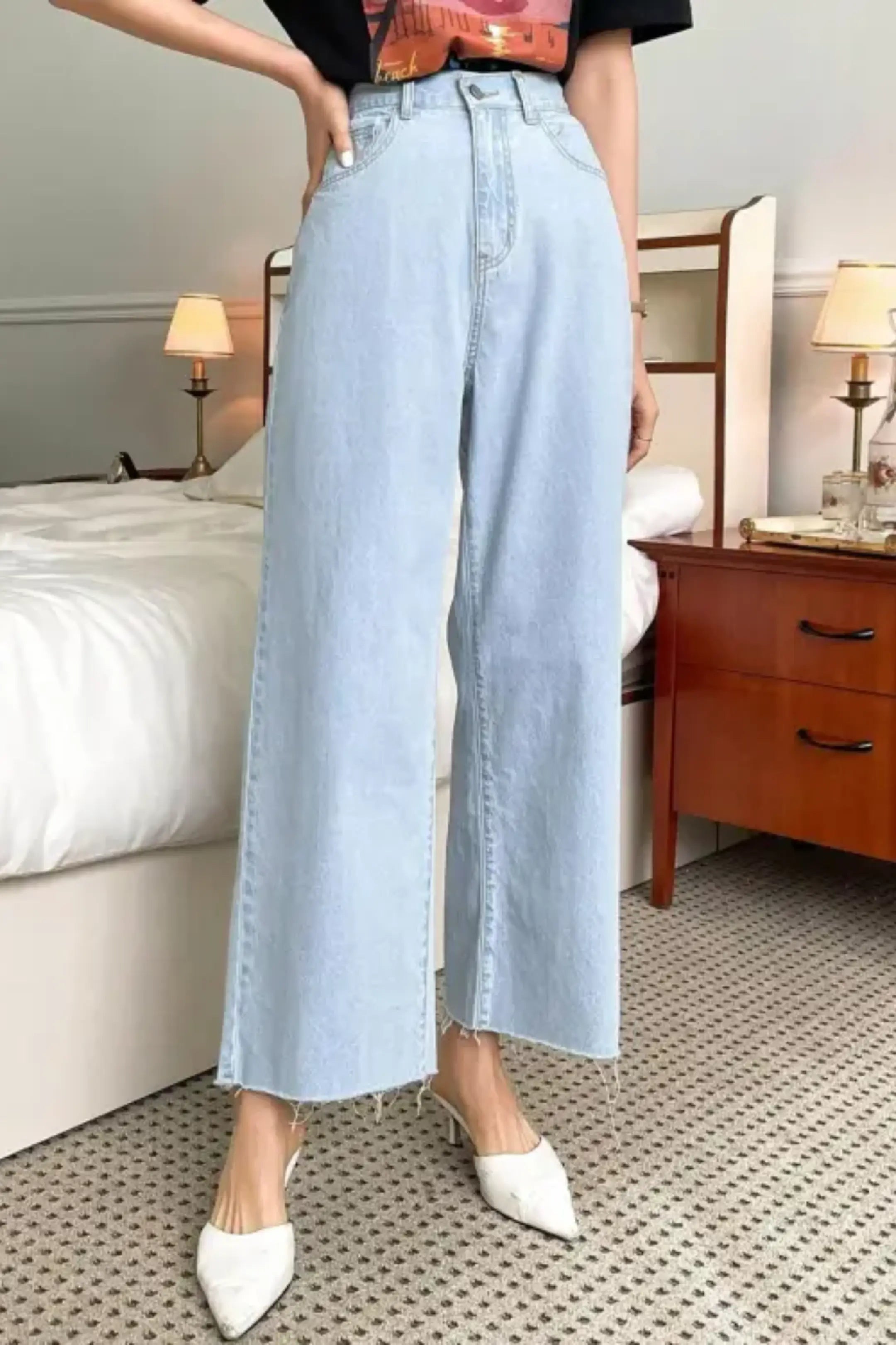 ICE BLUE WIDE LEG-FRAYED HEM JEANS