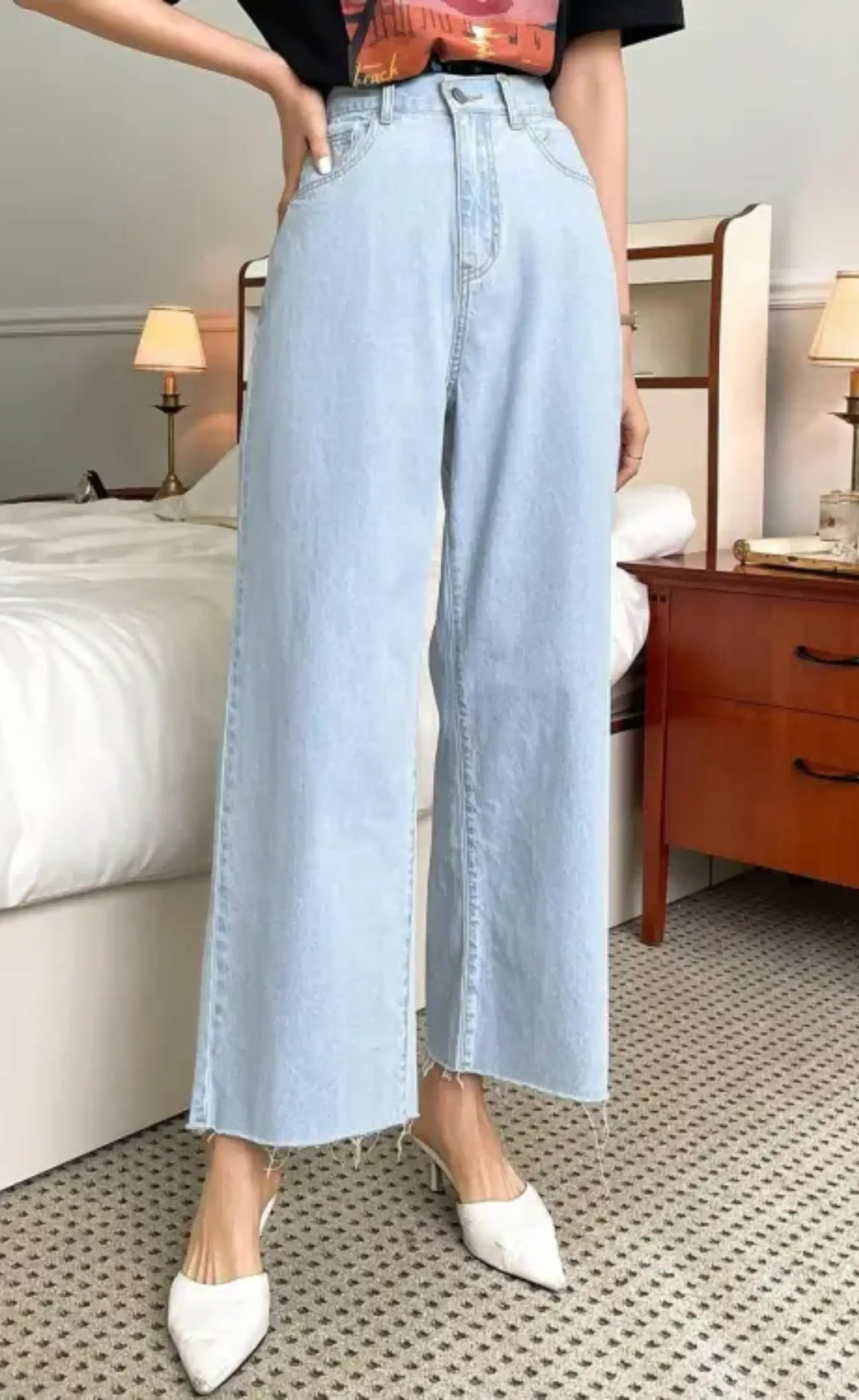ICE BLUE WIDE LEG-FRAYED HEM JEANS