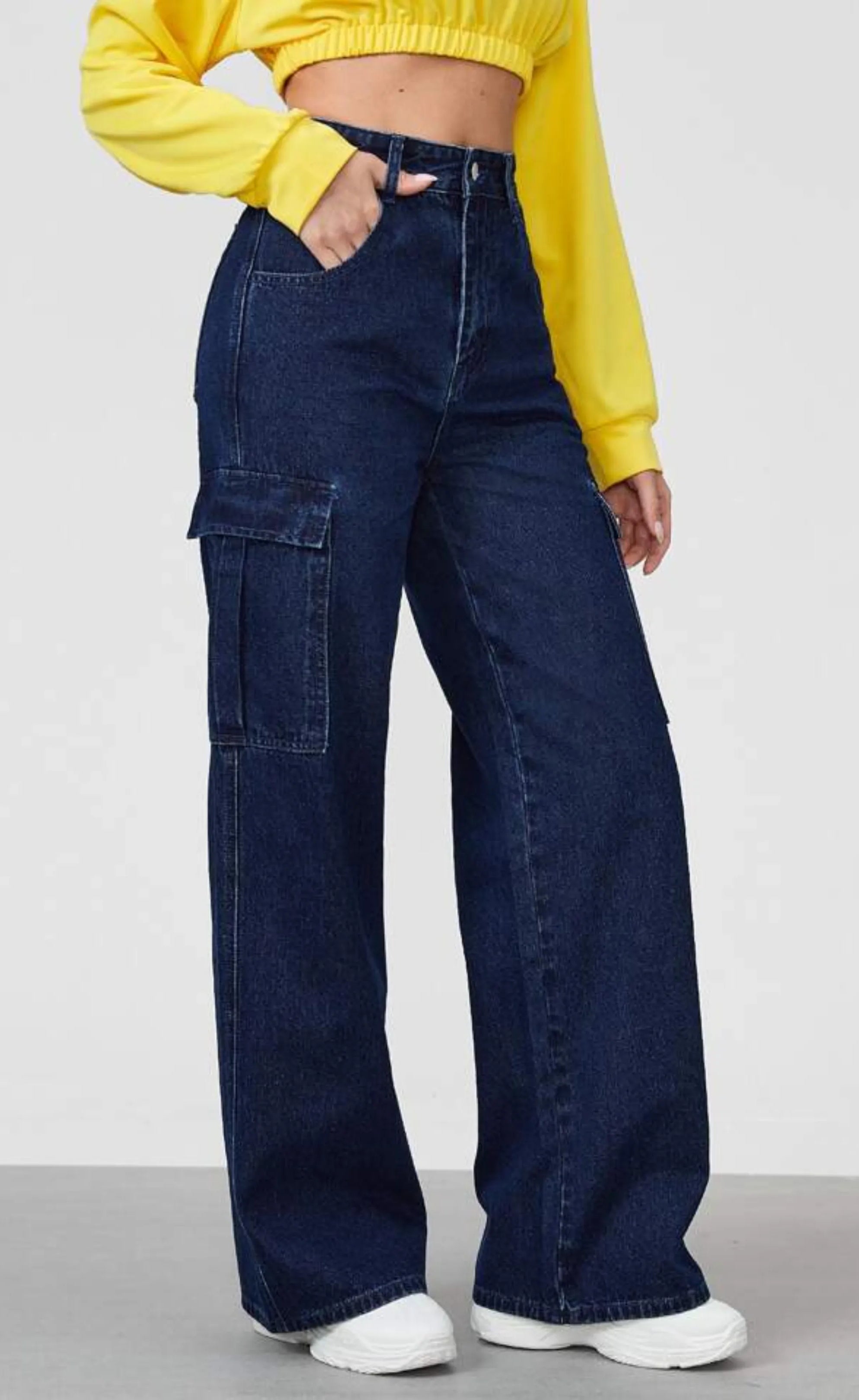 Baggy Wide-Leg Cargo Jeans