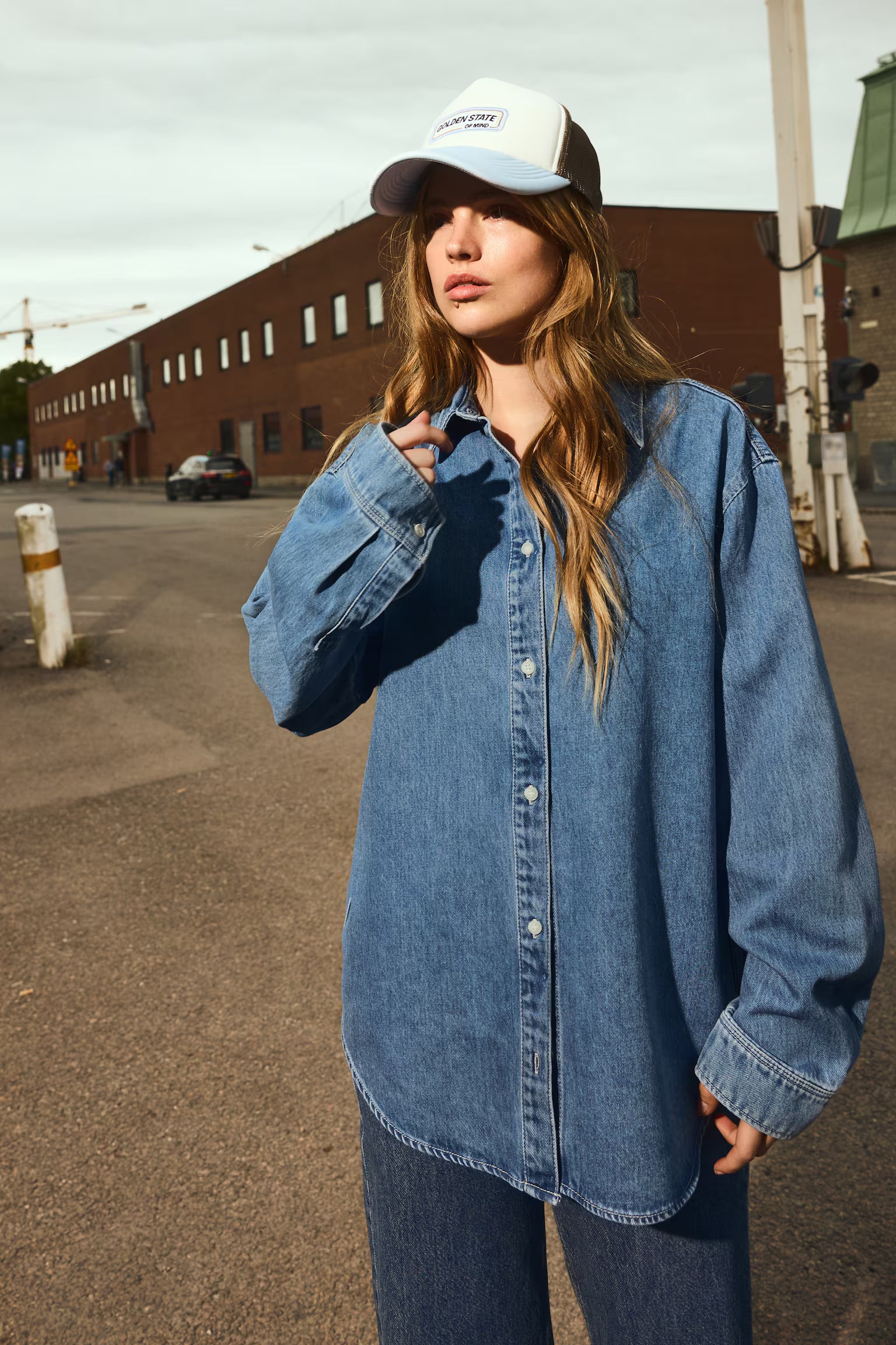 D600 Oversized Essentials Denim Shirt – Denim Blue