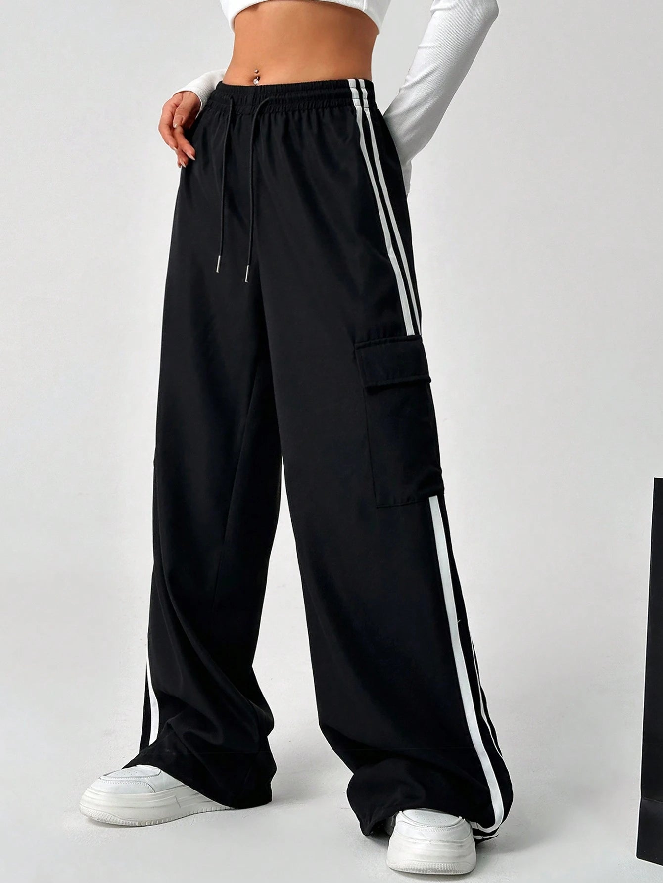 D600 Pure Black Stripe Cargo Wide-Leg Trouser