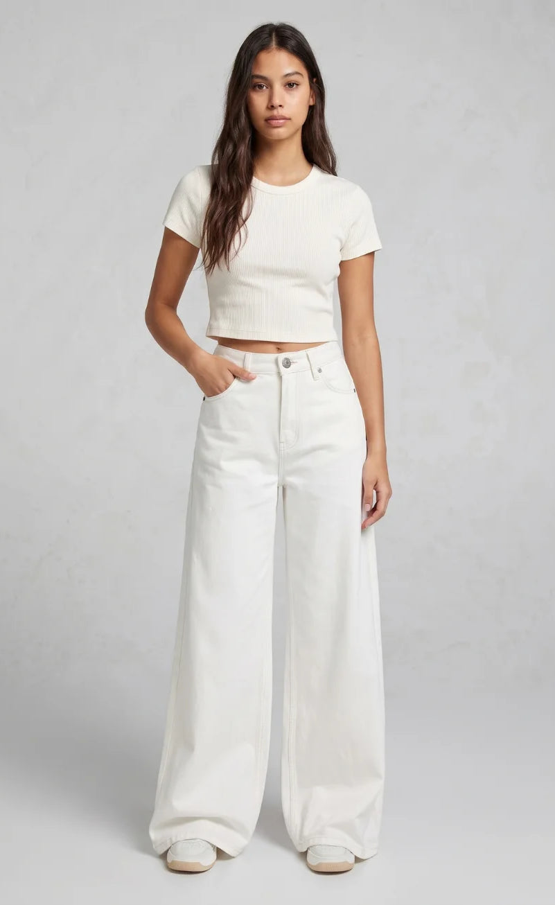 HM White High-Waisted Wide-Leg Jeans