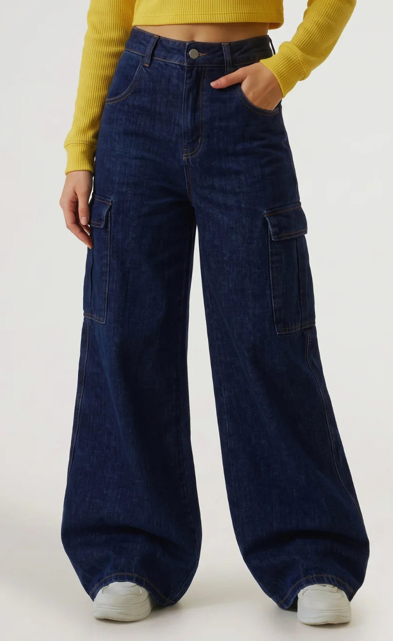 Baggy Wide-Leg Cargo Jeans